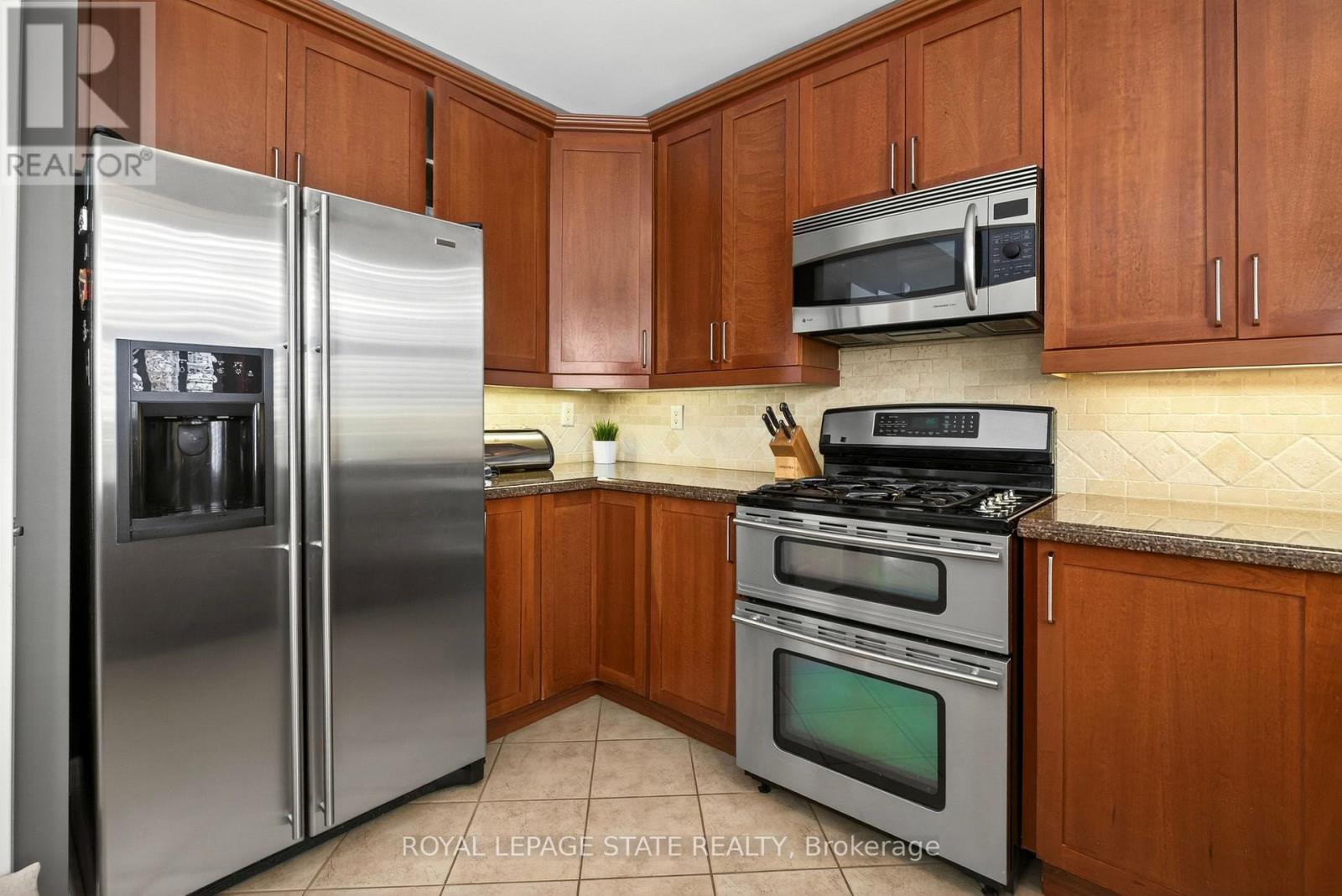 1326 Pepperbush Place, Oakville, Ontario  L6M 4B7 - Photo 14 - W12868126