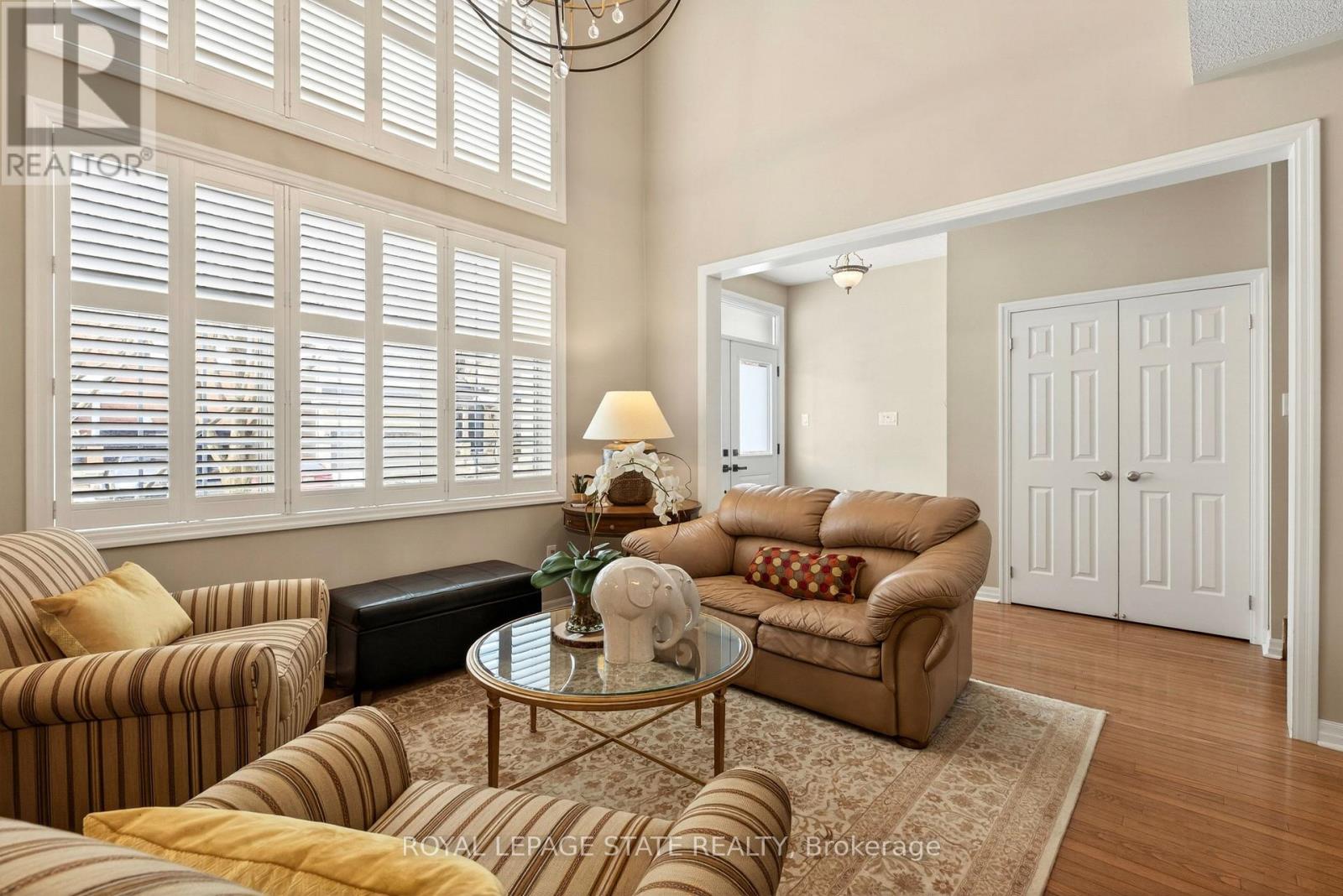 1326 Pepperbush Place, Oakville, Ontario  L6M 4B7 - Photo 5 - W12868126