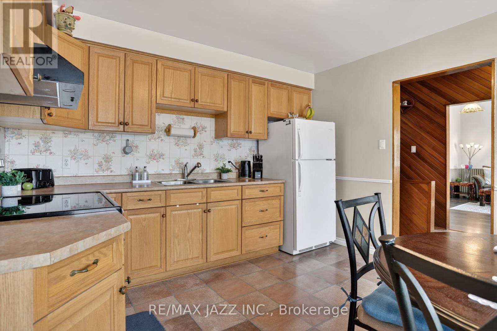 152 Guthrie Crescent, Whitby, Ontario  L1P 1A8 - Photo 6 - E12940172