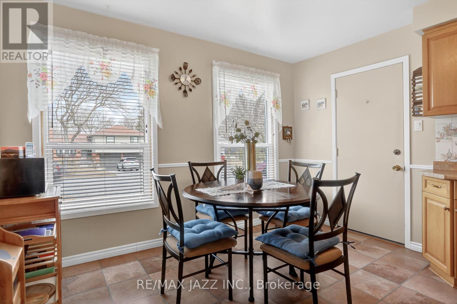 152 Guthrie Crescent, Whitby, Ontario  L1P 1A8 - Photo 7 - E12940172