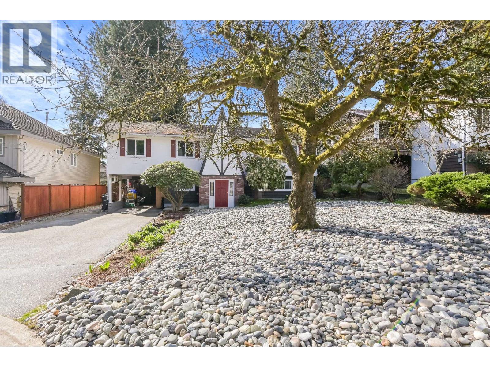 2294 Portage Avenue, Coquitlam, British Columbia  V3K 2Z3 - Photo 2 - R3104744