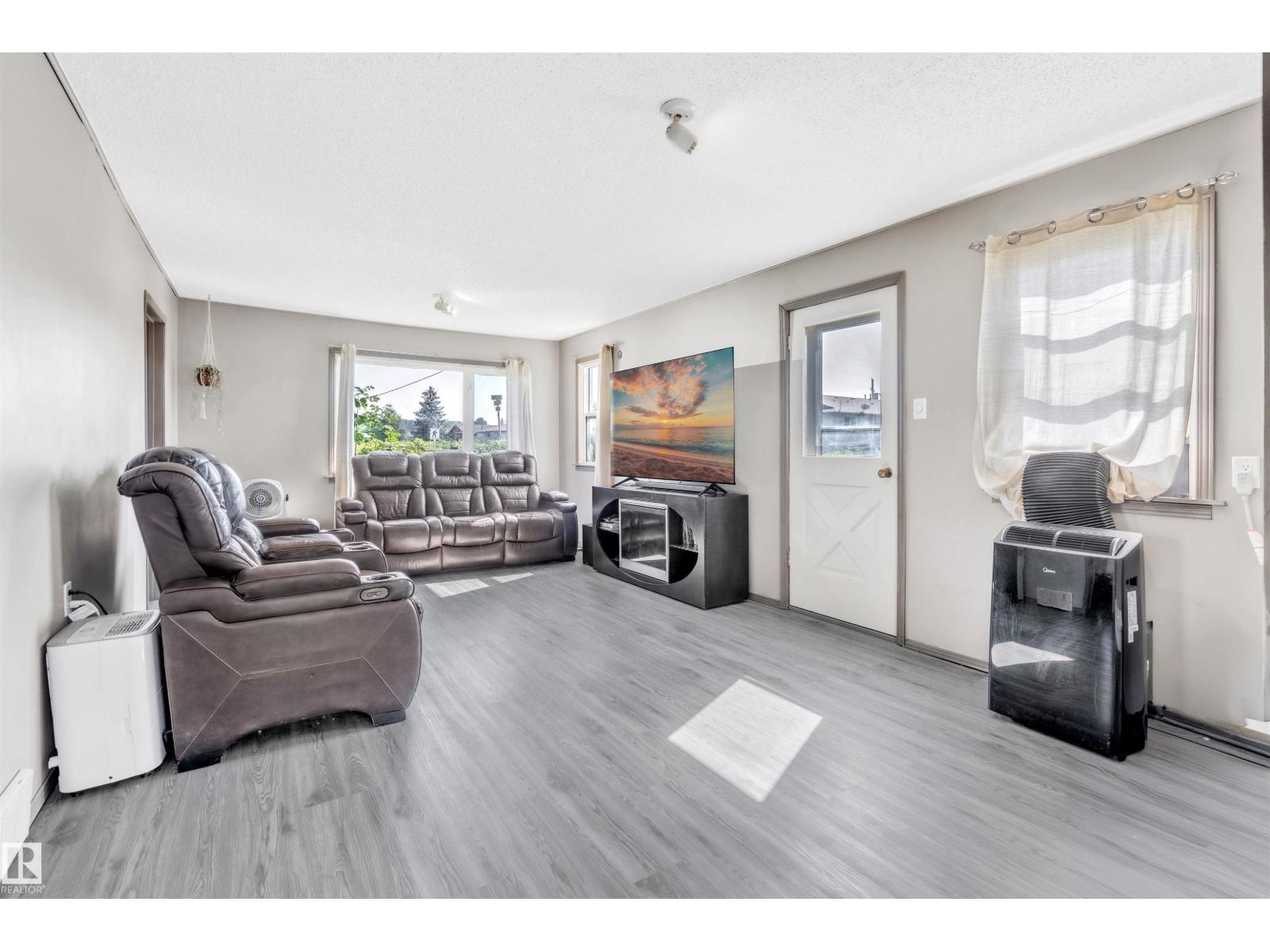 4702 50 Av, Cold Lake, Alberta  T9M 1Y9 - Photo 5 - E4455659