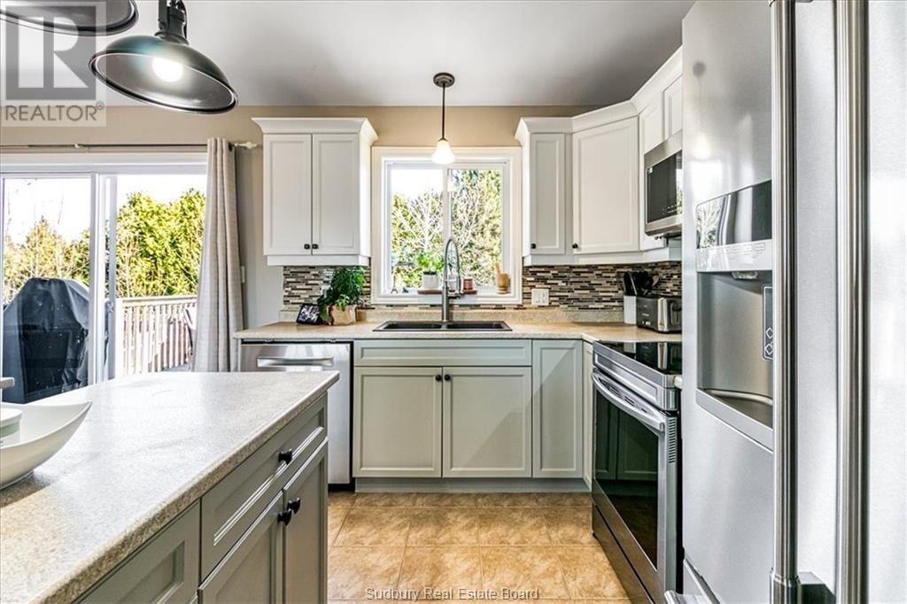 2753 Fleetwood Drive, Azilda, Ontario  P0M 1B0 - Photo 12 - 2126974