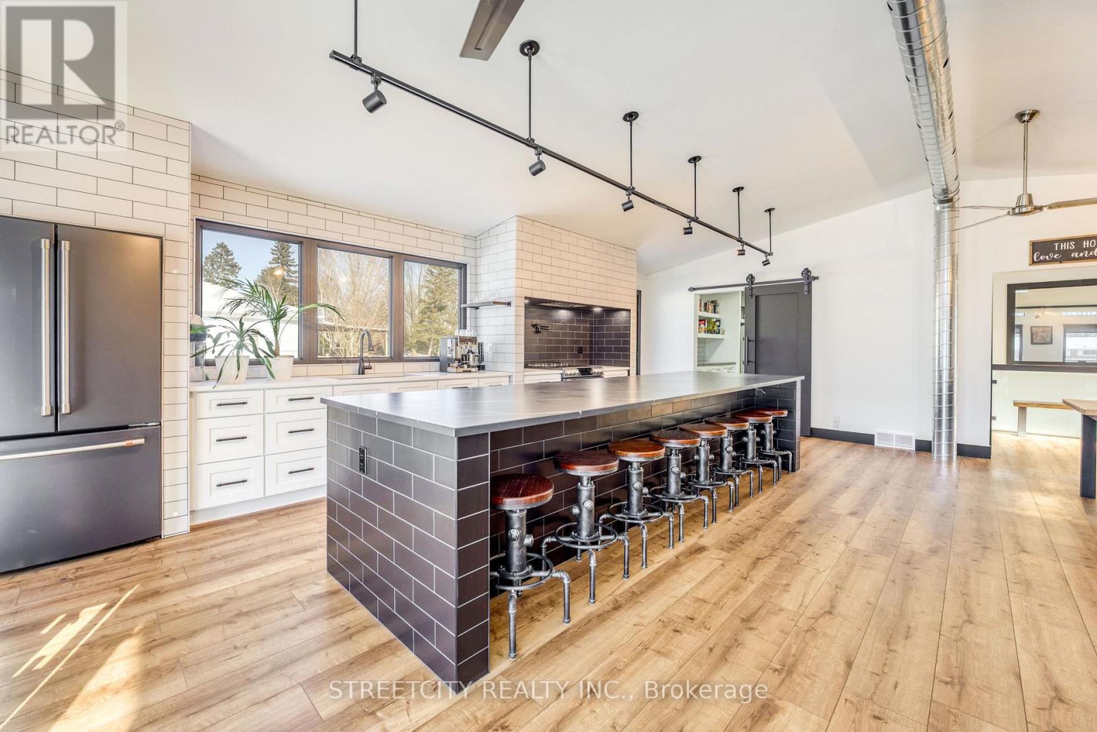 747 Broadway Street, Plympton-Wyoming (Plympton Wyoming), Ontario  N0N 1T0 - Photo 11 - X12940208