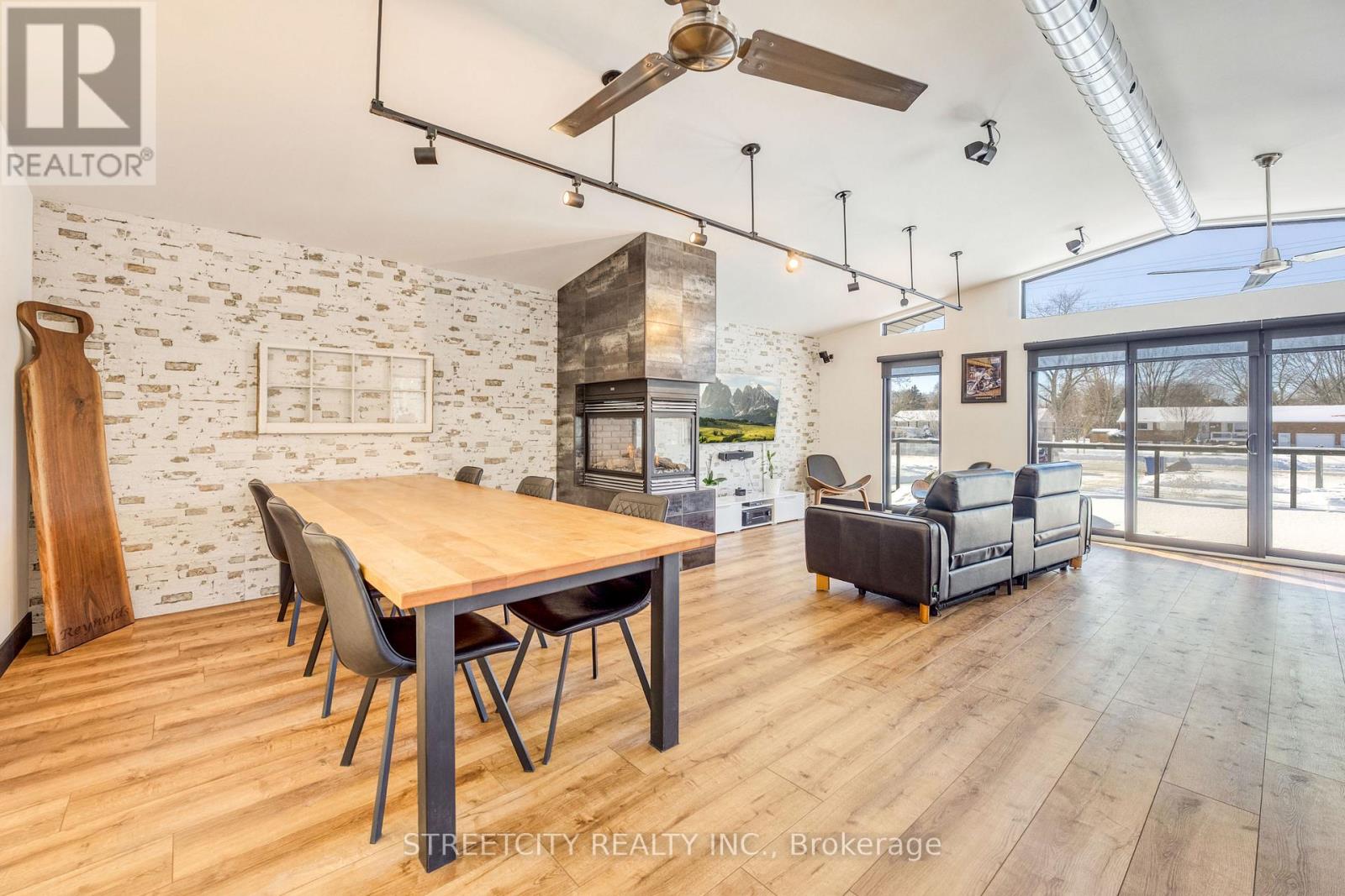 747 Broadway Street, Plympton-Wyoming (Plympton Wyoming), Ontario  N0N 1T0 - Photo 13 - X12940208