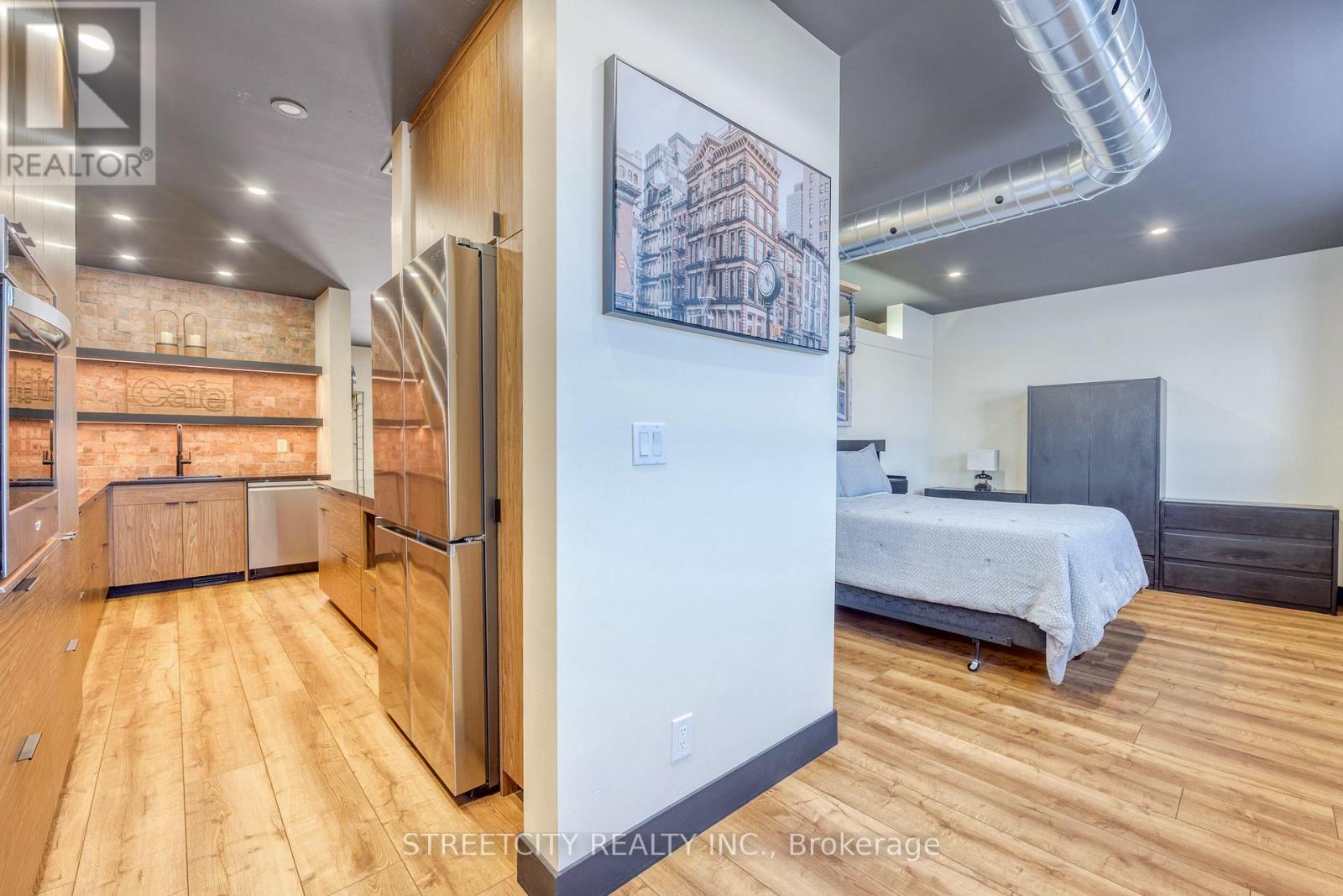 747 Broadway Street, Plympton-Wyoming (Plympton Wyoming), Ontario  N0N 1T0 - Photo 35 - X12940208