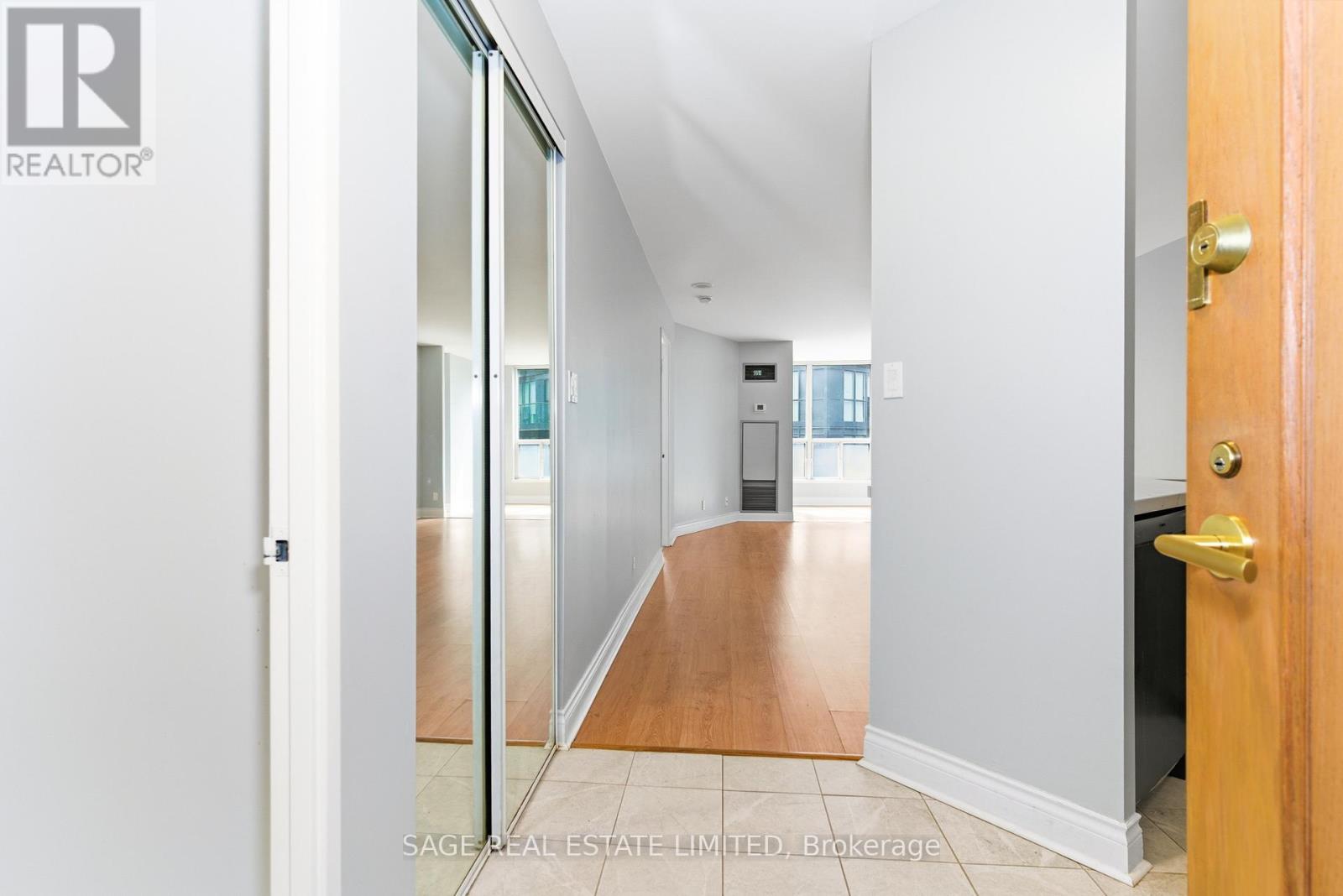 603 - 24 Wellesley Street W, Toronto, Ontario  M4Y 2X6 - Photo 2 - C12940254