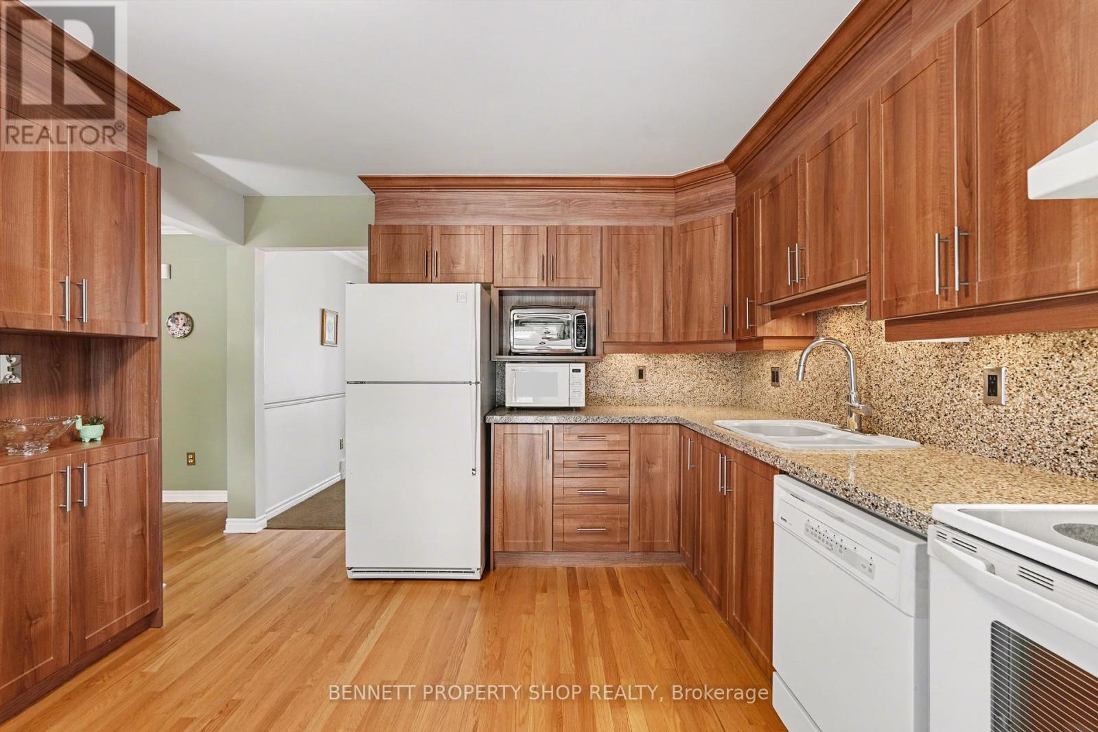 69 Longden Place, Ottawa, Ontario  K2M 1T9 - Photo 6 - X12940218