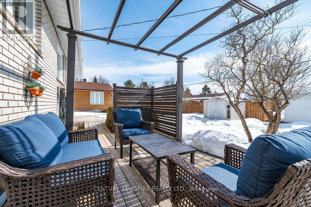 631 Birch Street, Petawawa, Ontario  K8A 7K7 - Photo 10 - X12940264