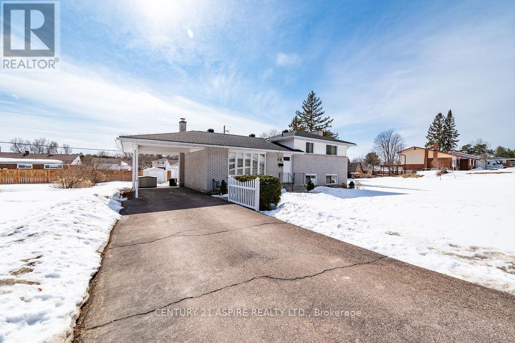 631 Birch Street, Petawawa, Ontario  K8A 7K7 - Photo 2 - X12940264