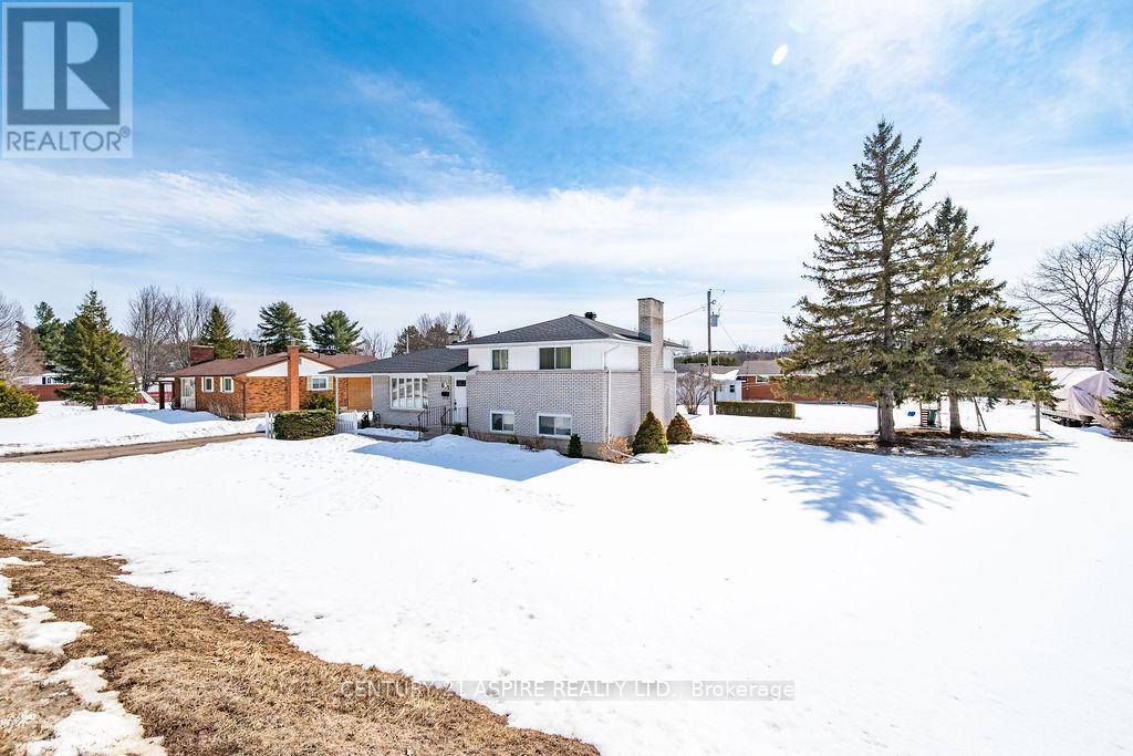 631 Birch Street, Petawawa, Ontario  K8A 7K7 - Photo 3 - X12940264