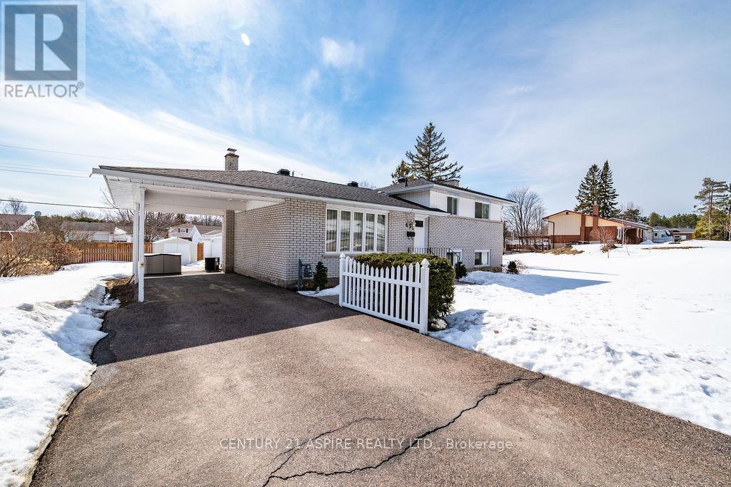 631 Birch Street, Petawawa, Ontario  K8A 7K7 - Photo 4 - X12940264