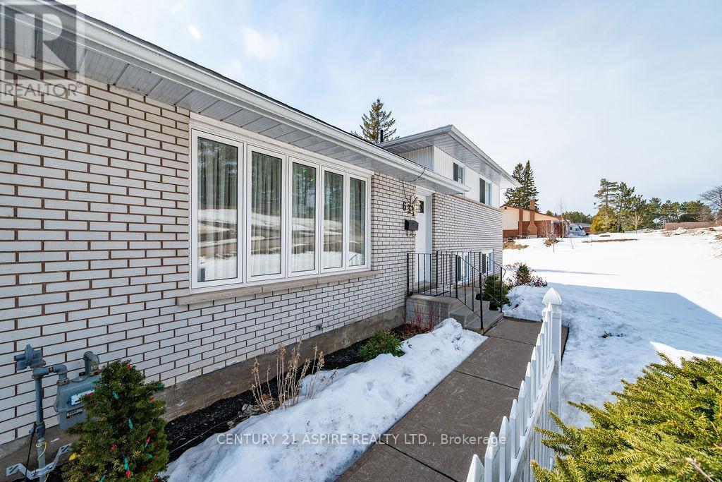631 Birch Street, Petawawa, Ontario  K8A 7K7 - Photo 5 - X12940264