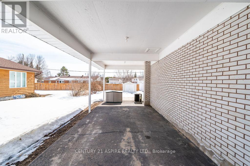 631 Birch Street, Petawawa, Ontario  K8A 7K7 - Photo 6 - X12940264