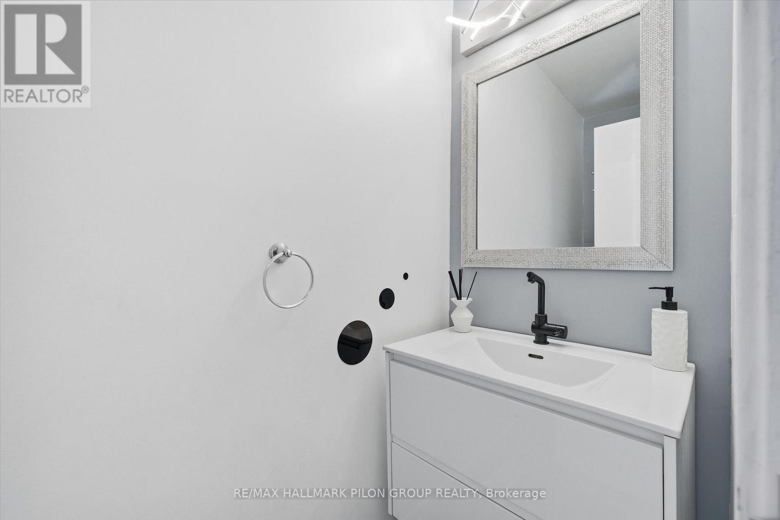 1456 Prestone Drive, Ottawa, Ontario  K1E 1M4 - Photo 10 - X12940242