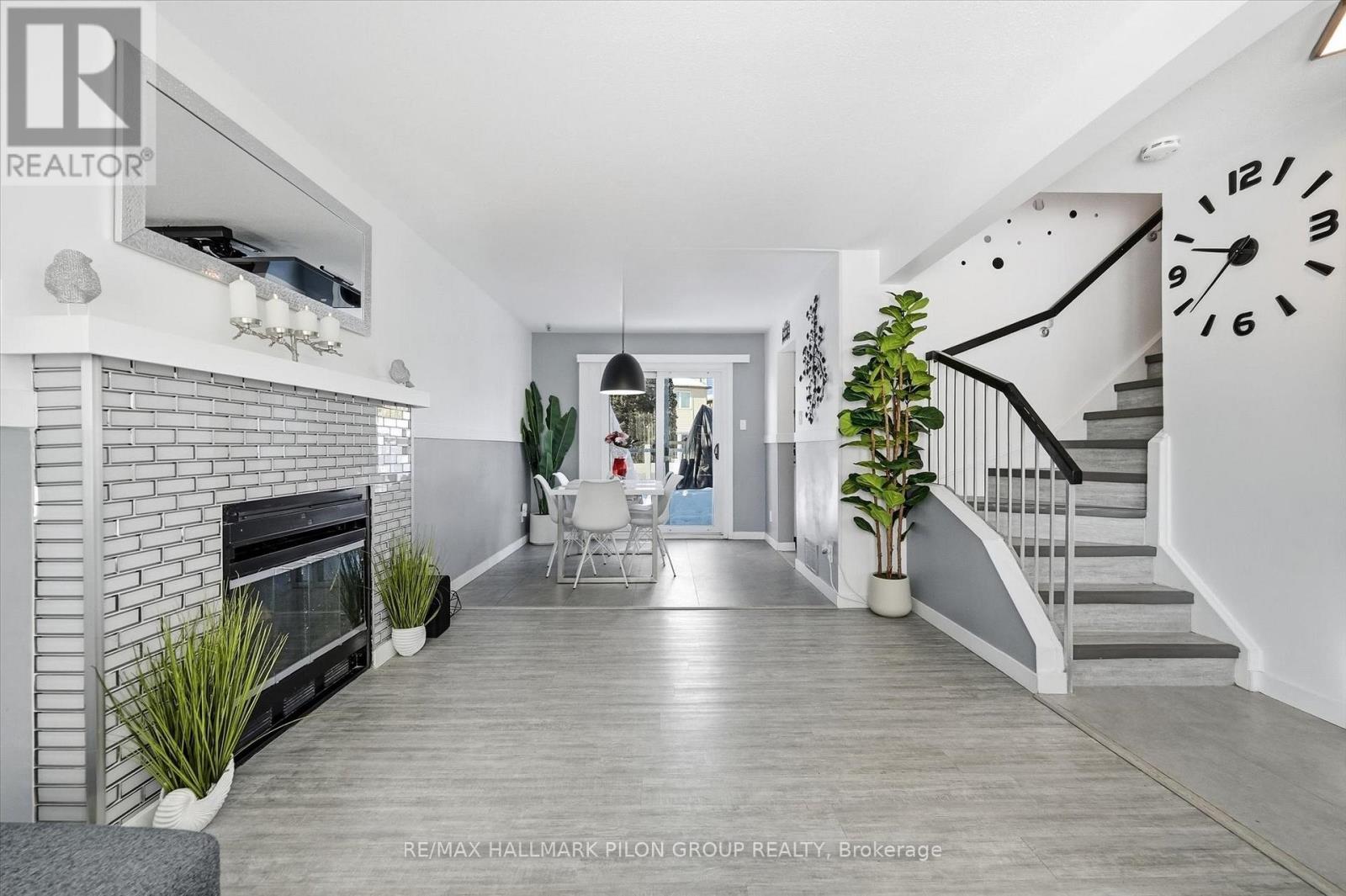 1456 Prestone Drive, Ottawa, Ontario  K1E 1M4 - Photo 2 - X12940242