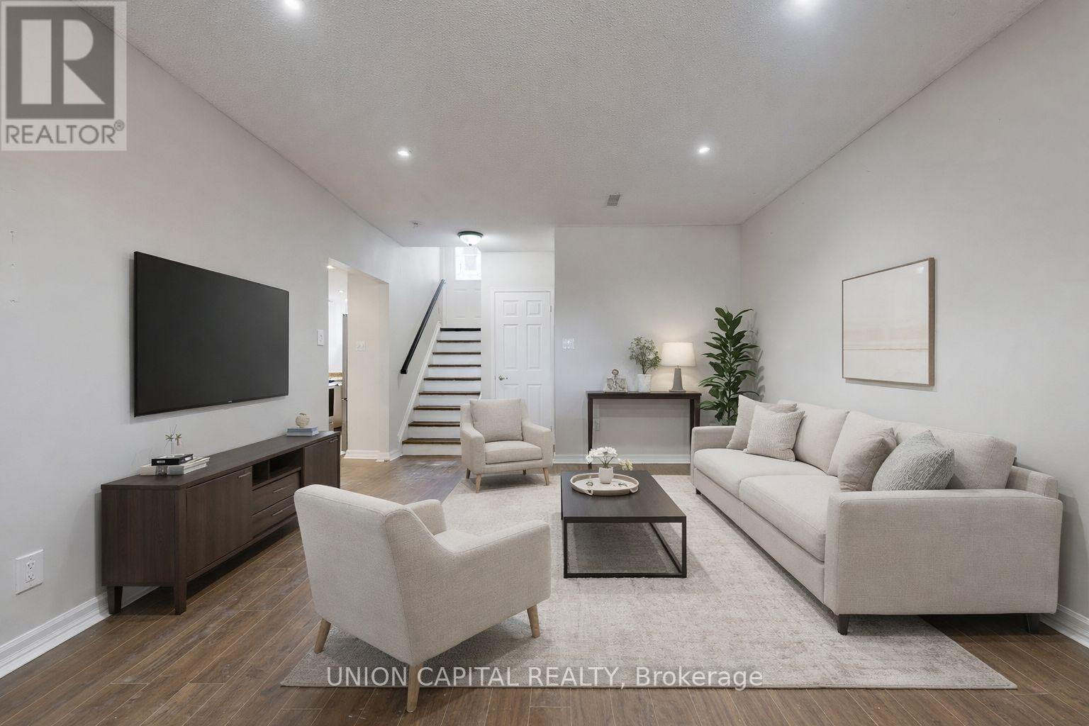 9 Fenwick Avenue, Clarington, Ontario  L1C 4R6 - Photo 2 - E12940178