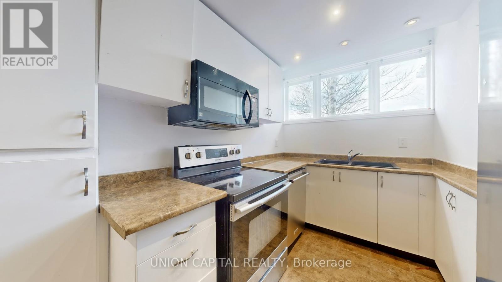 9 Fenwick Avenue, Clarington, Ontario  L1C 4R6 - Photo 4 - E12940178