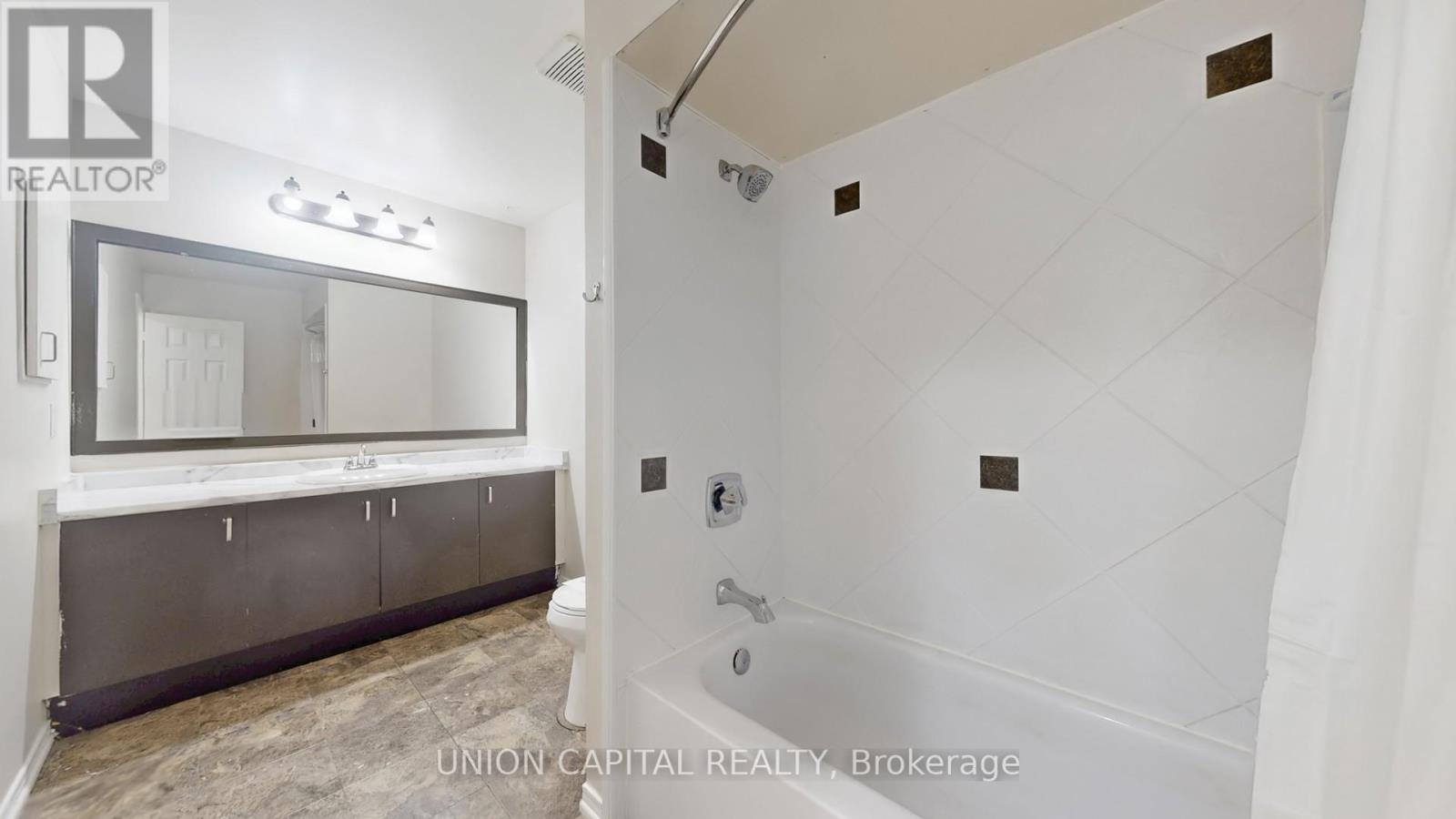 9 Fenwick Avenue, Clarington, Ontario  L1C 4R6 - Photo 5 - E12940178