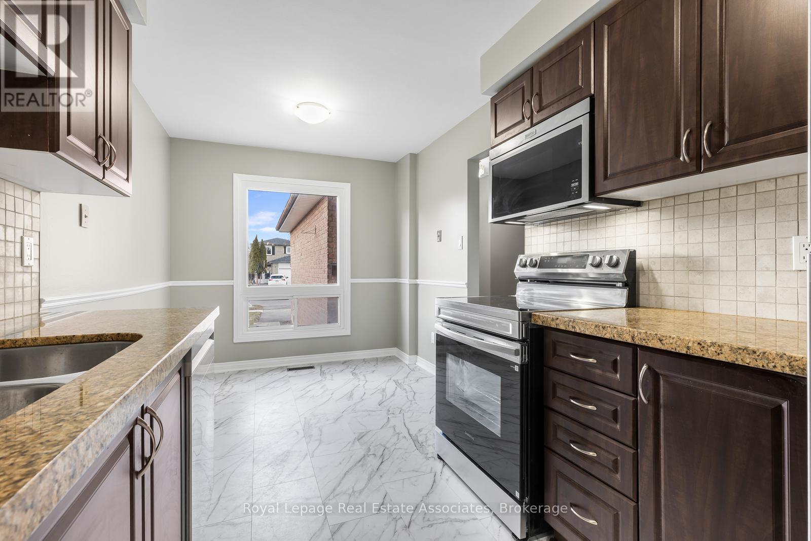 81 Lund Street, Richmond Hill, Ontario  L4C 5V3 - Photo 16 - N12879698