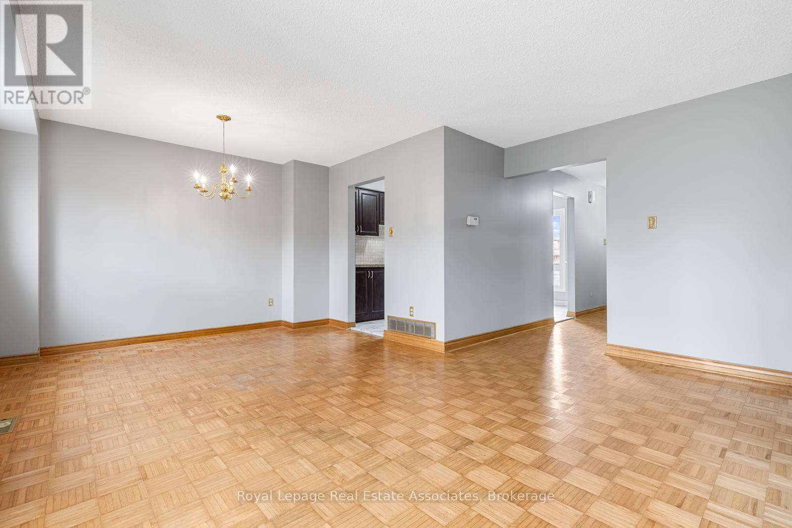 81 Lund Street, Richmond Hill, Ontario  L4C 5V3 - Photo 11 - N12879698