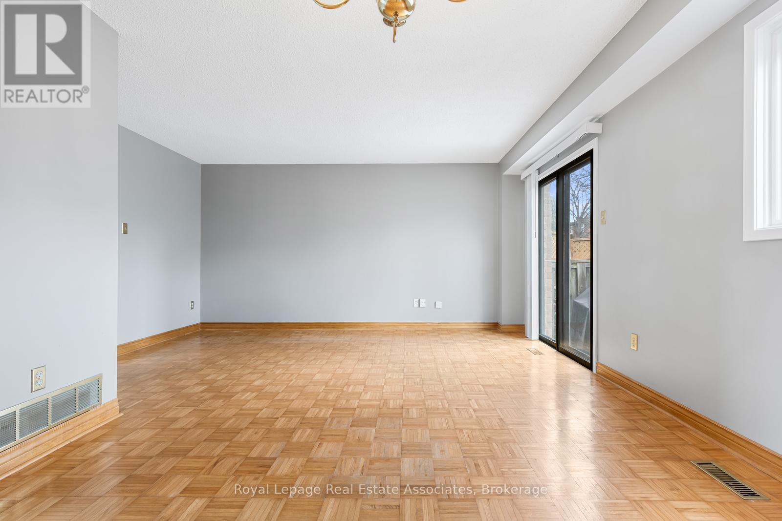 81 Lund Street, Richmond Hill, Ontario  L4C 5V3 - Photo 13 - N12879698