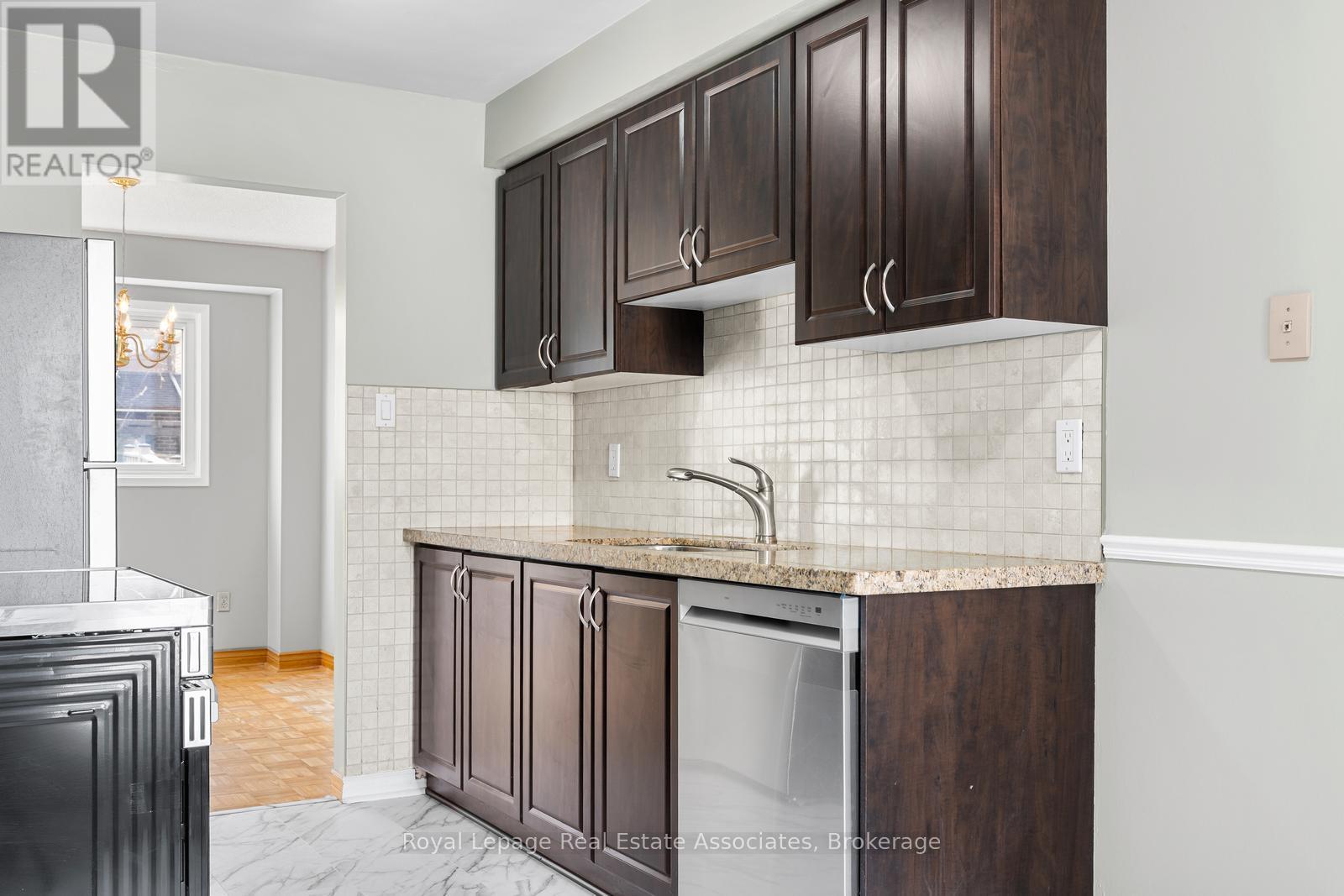 81 Lund Street, Richmond Hill, Ontario  L4C 5V3 - Photo 20 - N12879698