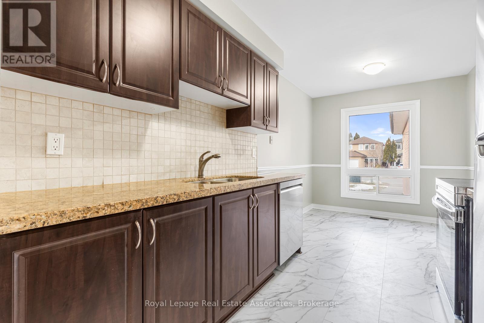 81 Lund Street, Richmond Hill, Ontario  L4C 5V3 - Photo 15 - N12879698