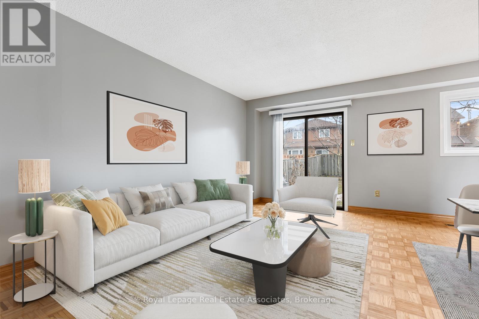 81 Lund Street, Richmond Hill, Ontario  L4C 5V3 - Photo 5 - N12879698