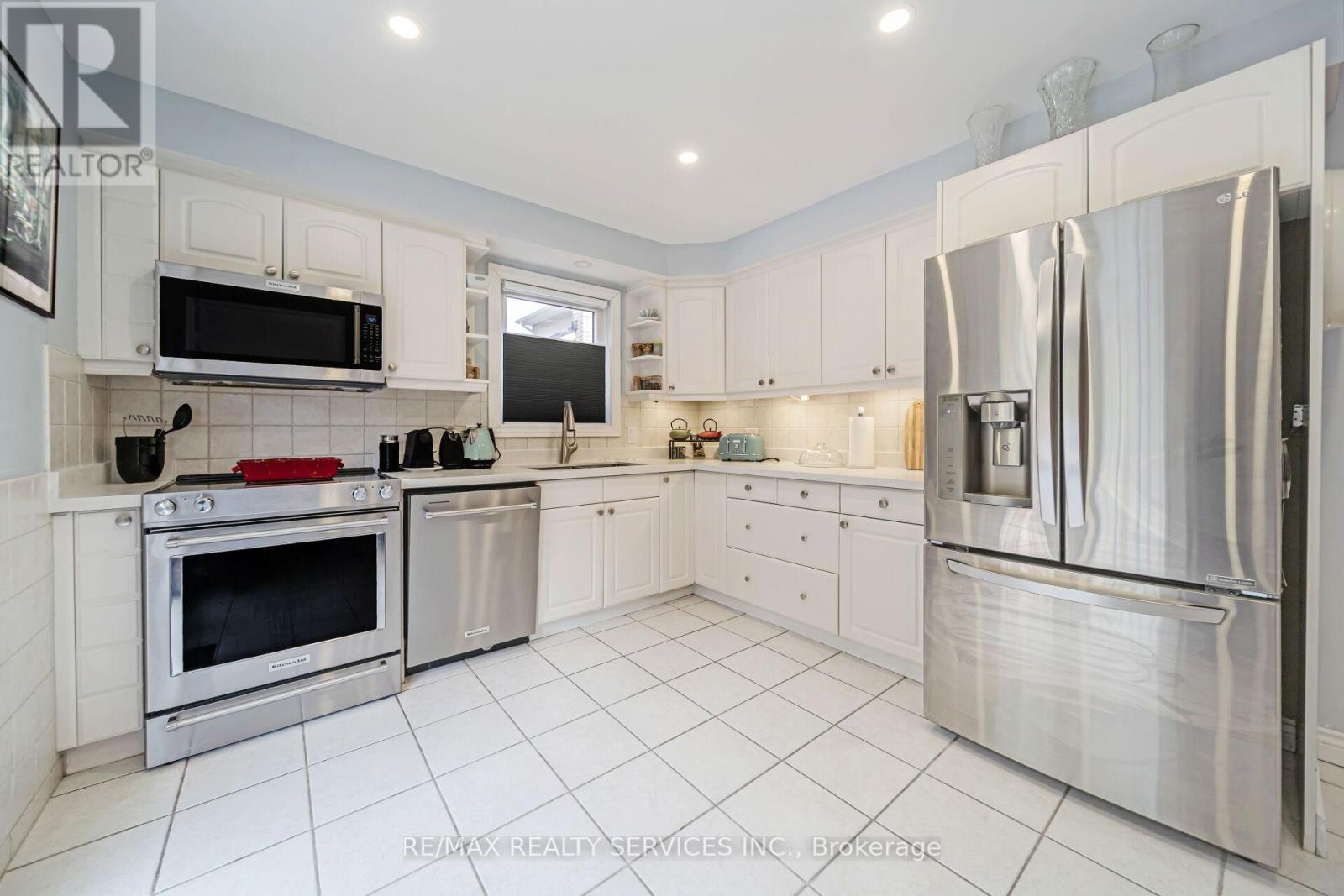 96 Royal Palm Drive, Brampton, Ontario  L6Z 1P7 - Photo 17 - W12934748