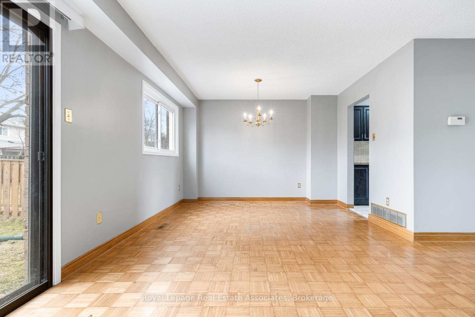 81 Lund Street, Richmond Hill, Ontario  L4C 5V3 - Photo 9 - N12879698