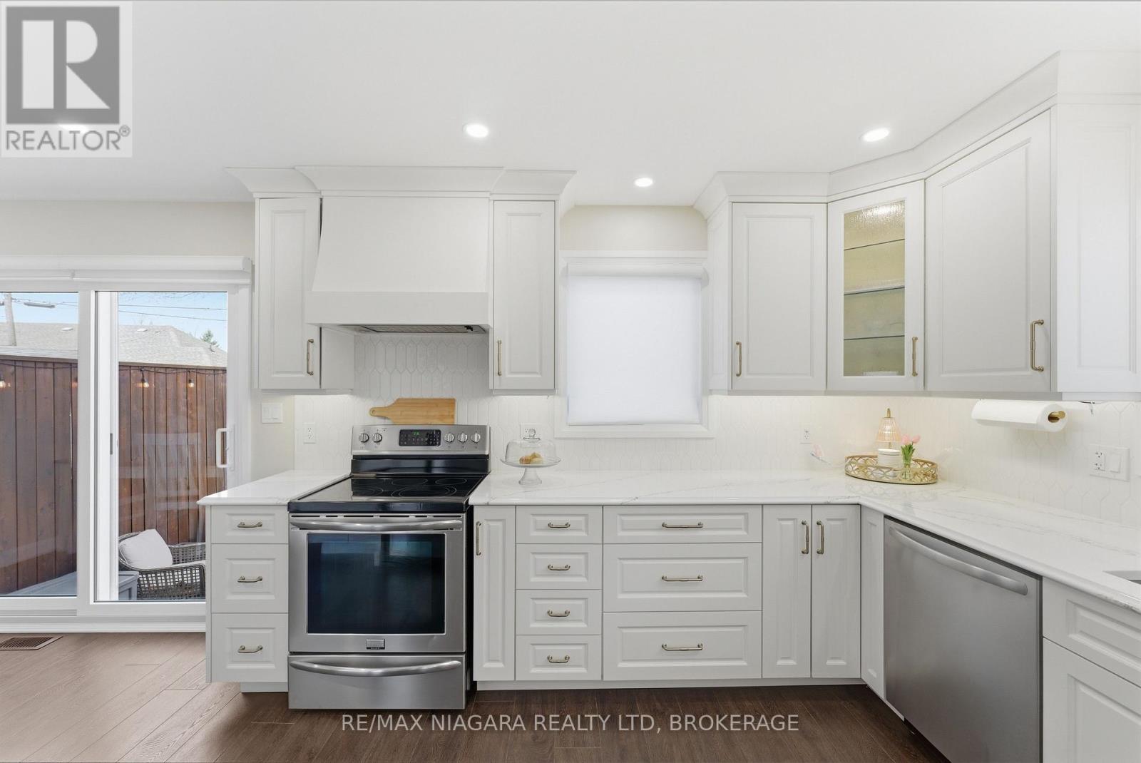 8102 Lamont Avenue, Niagara Falls (Chippawa), Ontario  L2G 6V5 - Photo 10 - X12940196