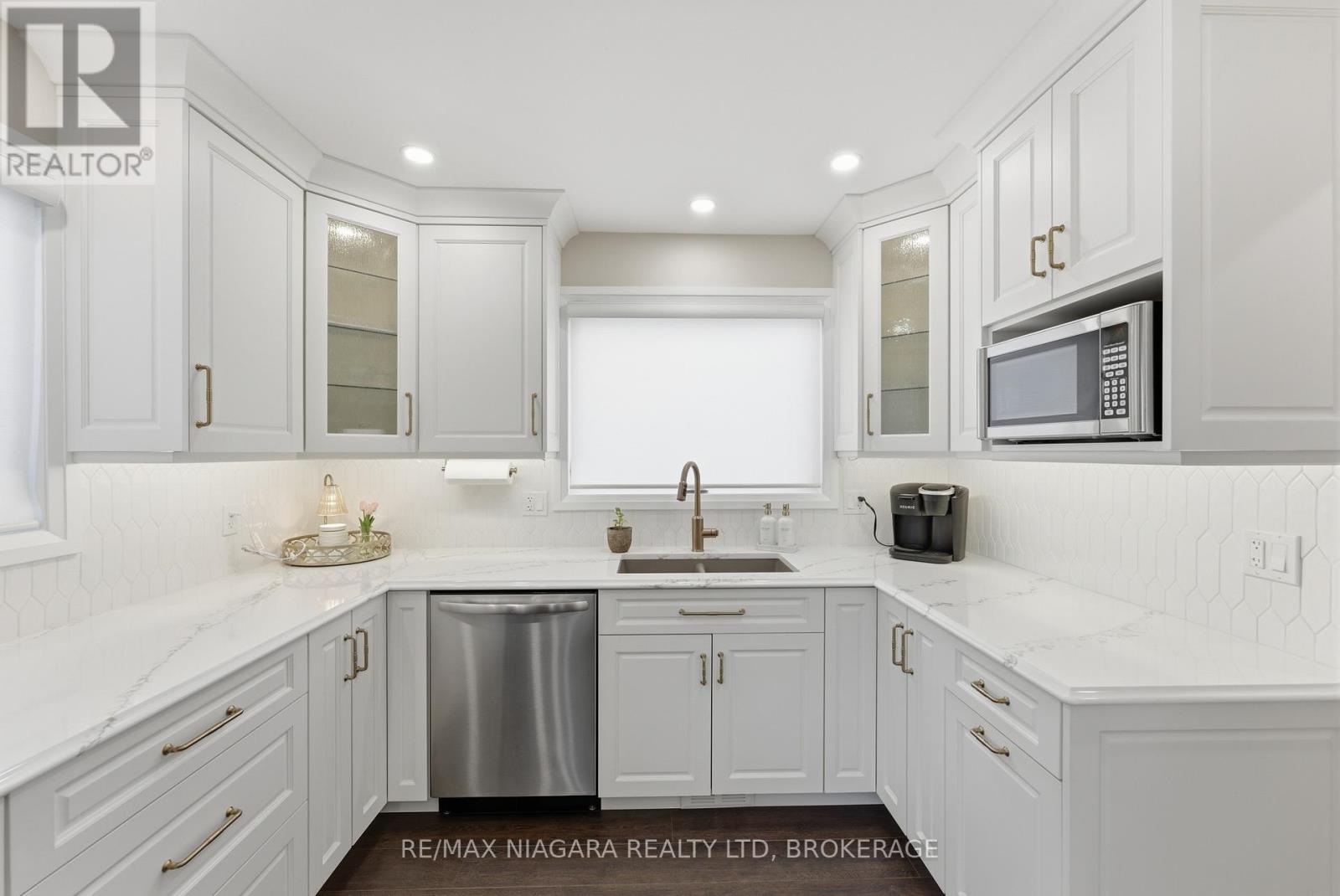 8102 Lamont Avenue, Niagara Falls (Chippawa), Ontario  L2G 6V5 - Photo 11 - X12940196