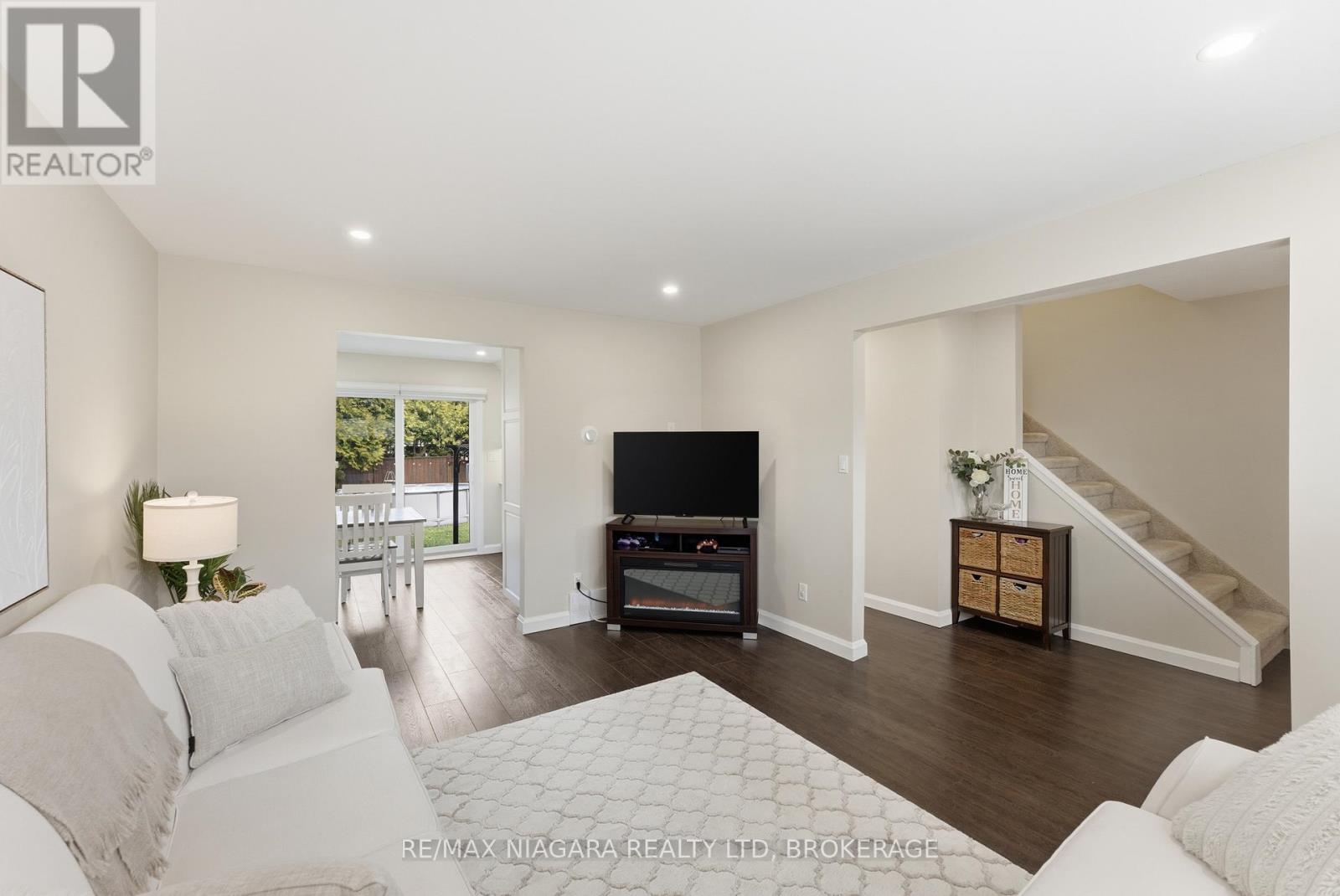 8102 Lamont Avenue, Niagara Falls (Chippawa), Ontario  L2G 6V5 - Photo 12 - X12940196