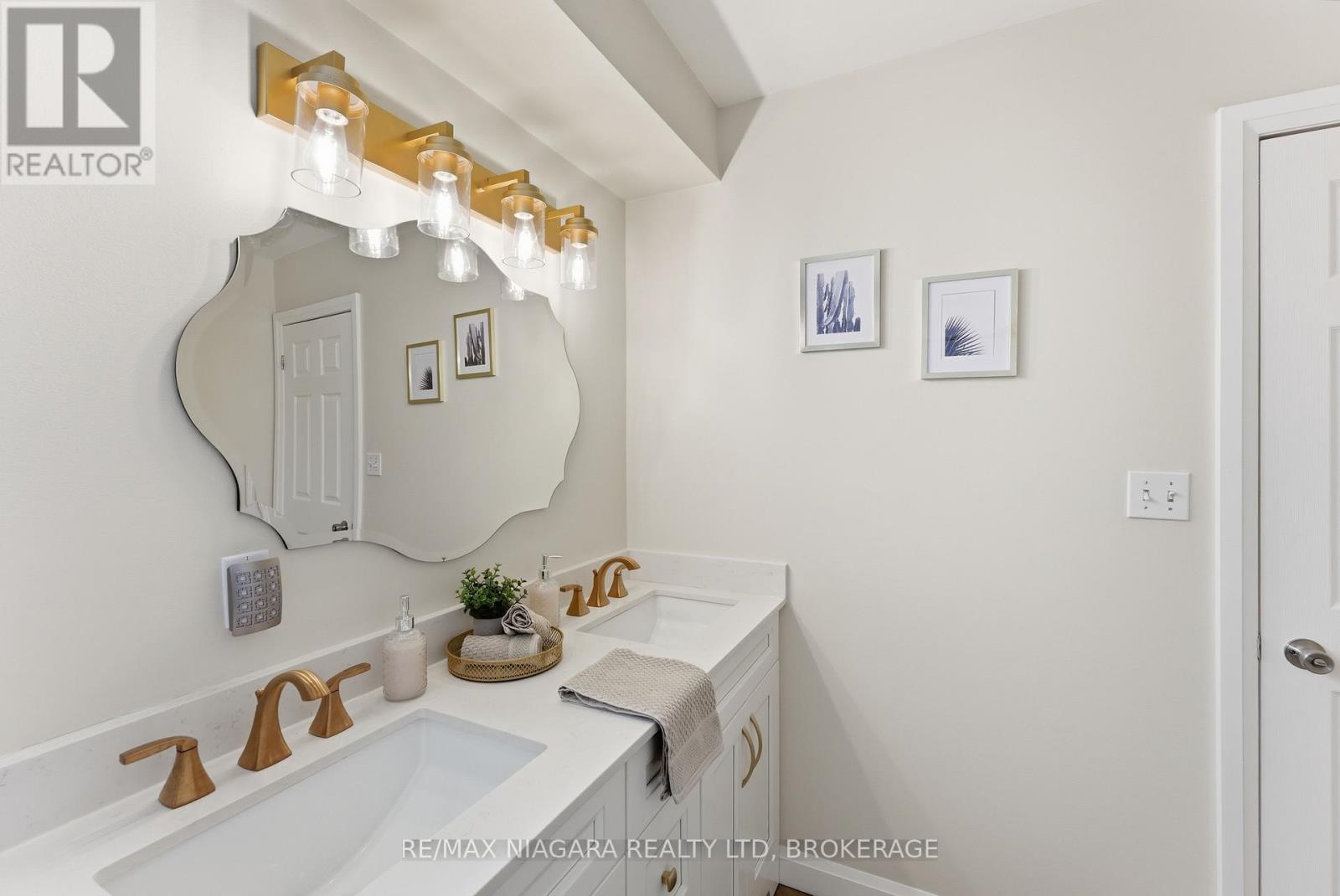 8102 Lamont Avenue, Niagara Falls (Chippawa), Ontario  L2G 6V5 - Photo 14 - X12940196