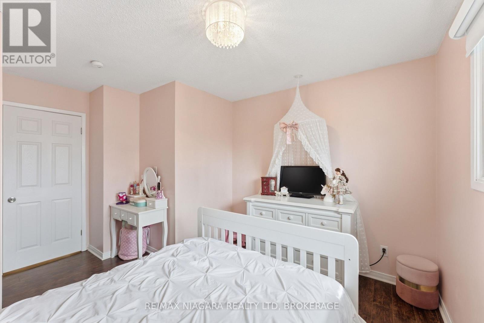 8102 Lamont Avenue, Niagara Falls (Chippawa), Ontario  L2G 6V5 - Photo 18 - X12940196