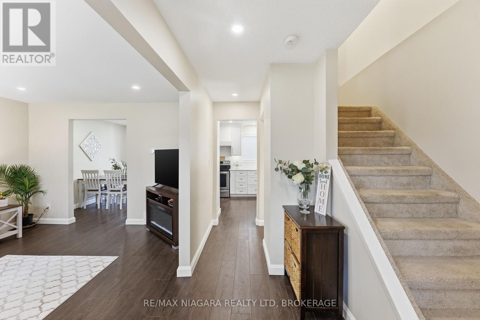 8102 Lamont Avenue, Niagara Falls (Chippawa), Ontario  L2G 6V5 - Photo 4 - X12940196