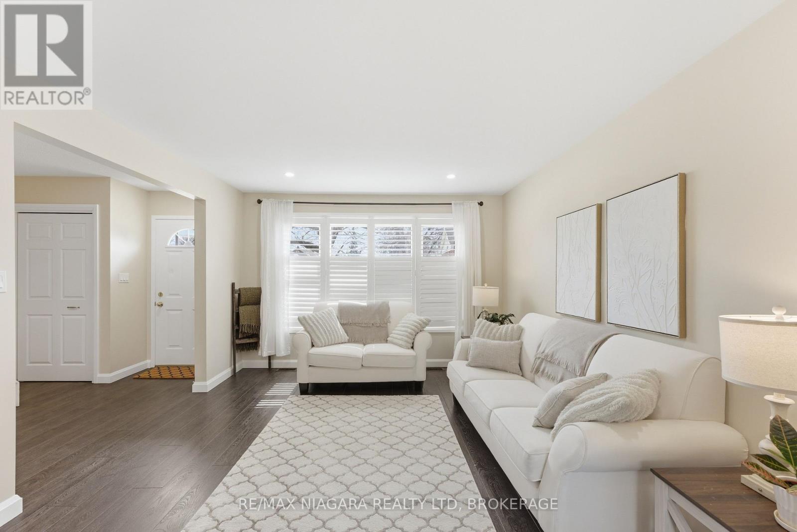 8102 Lamont Avenue, Niagara Falls (Chippawa), Ontario  L2G 6V5 - Photo 6 - X12940196