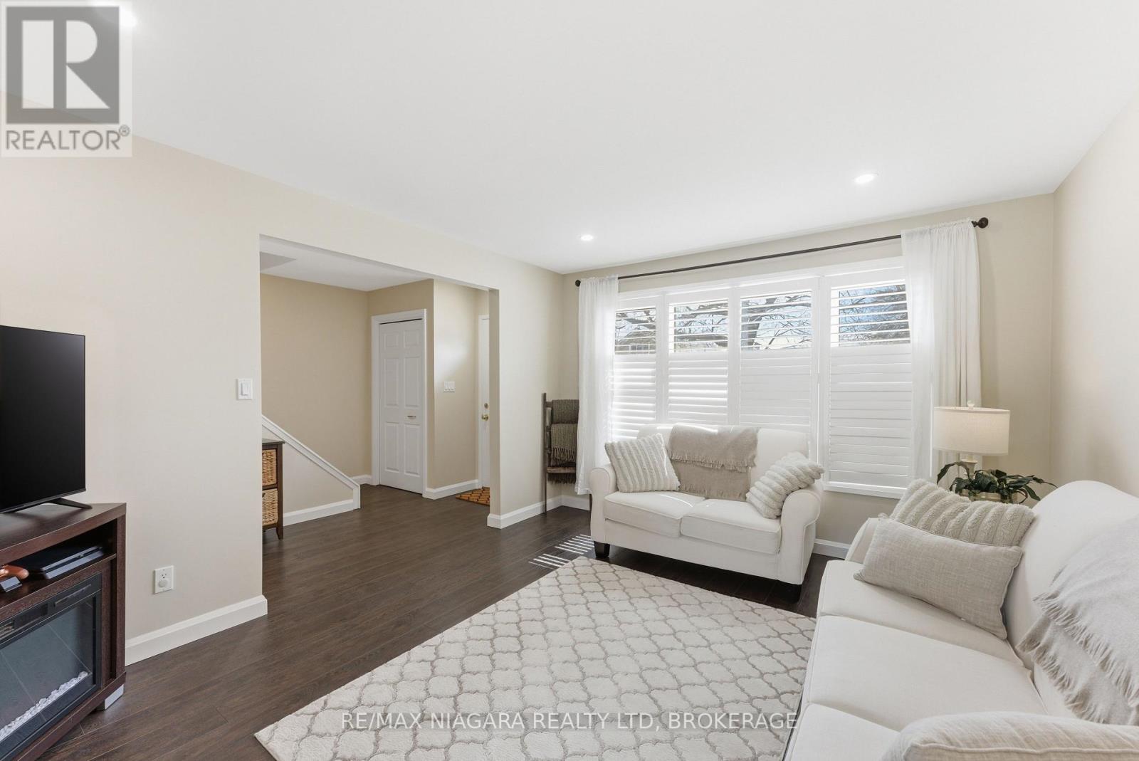 8102 Lamont Avenue, Niagara Falls (Chippawa), Ontario  L2G 6V5 - Photo 7 - X12940196