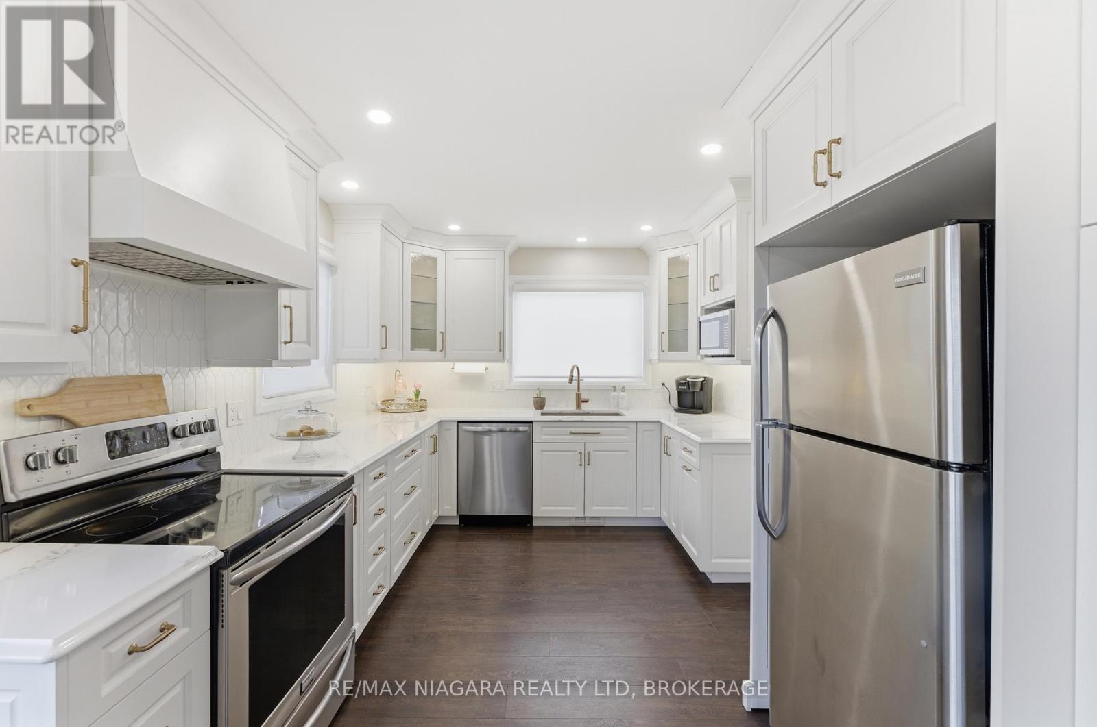 8102 Lamont Avenue, Niagara Falls (Chippawa), Ontario  L2G 6V5 - Photo 8 - X12940196