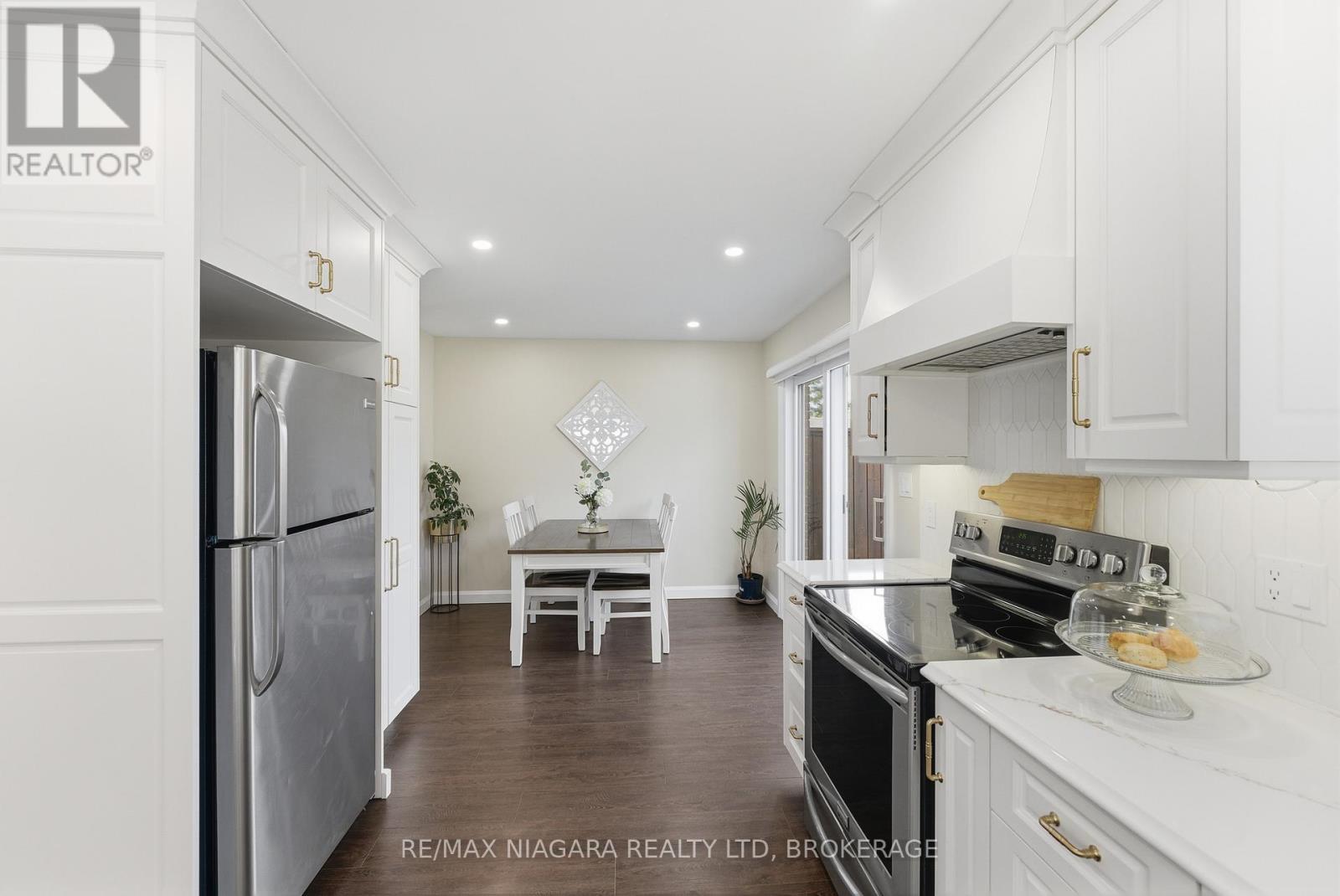 8102 Lamont Avenue, Niagara Falls (Chippawa), Ontario  L2G 6V5 - Photo 9 - X12940196