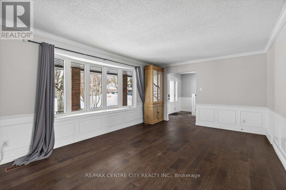 Photo 9 of 46 for 45 Chaucer Road