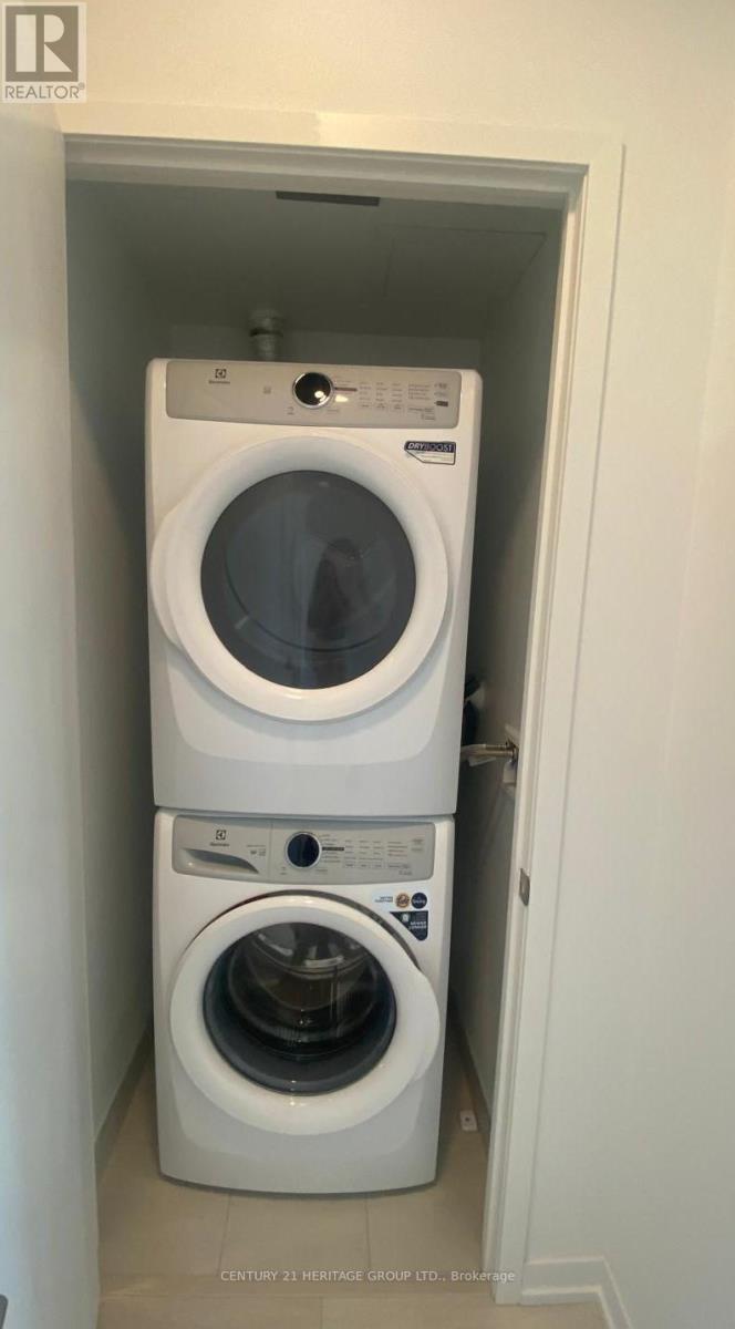 803 - 8 Beverley Glen Boulevard, Vaughan, Ontario  L4K 0L5 - Photo 3 - N12940268