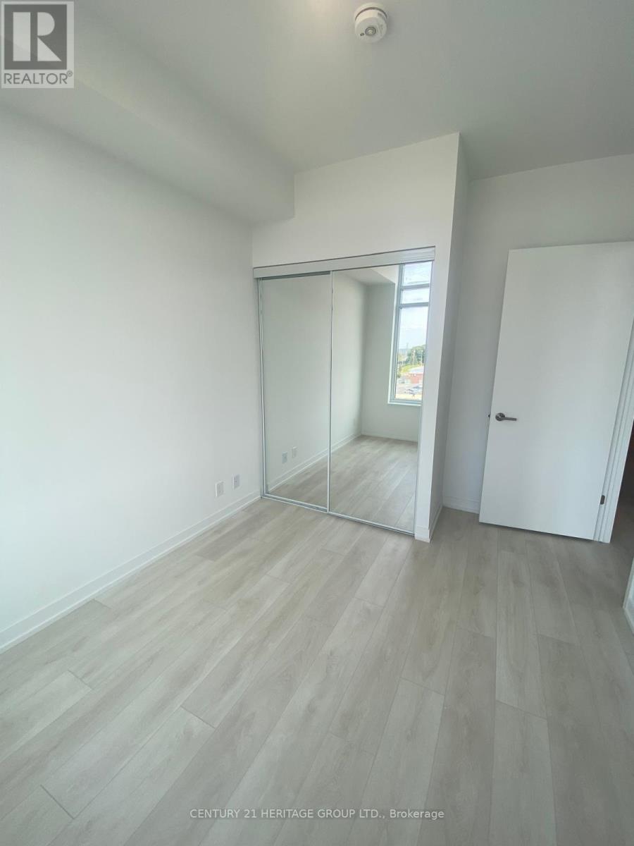 803 - 8 Beverley Glen Boulevard, Vaughan, Ontario  L4K 0L5 - Photo 5 - N12940268