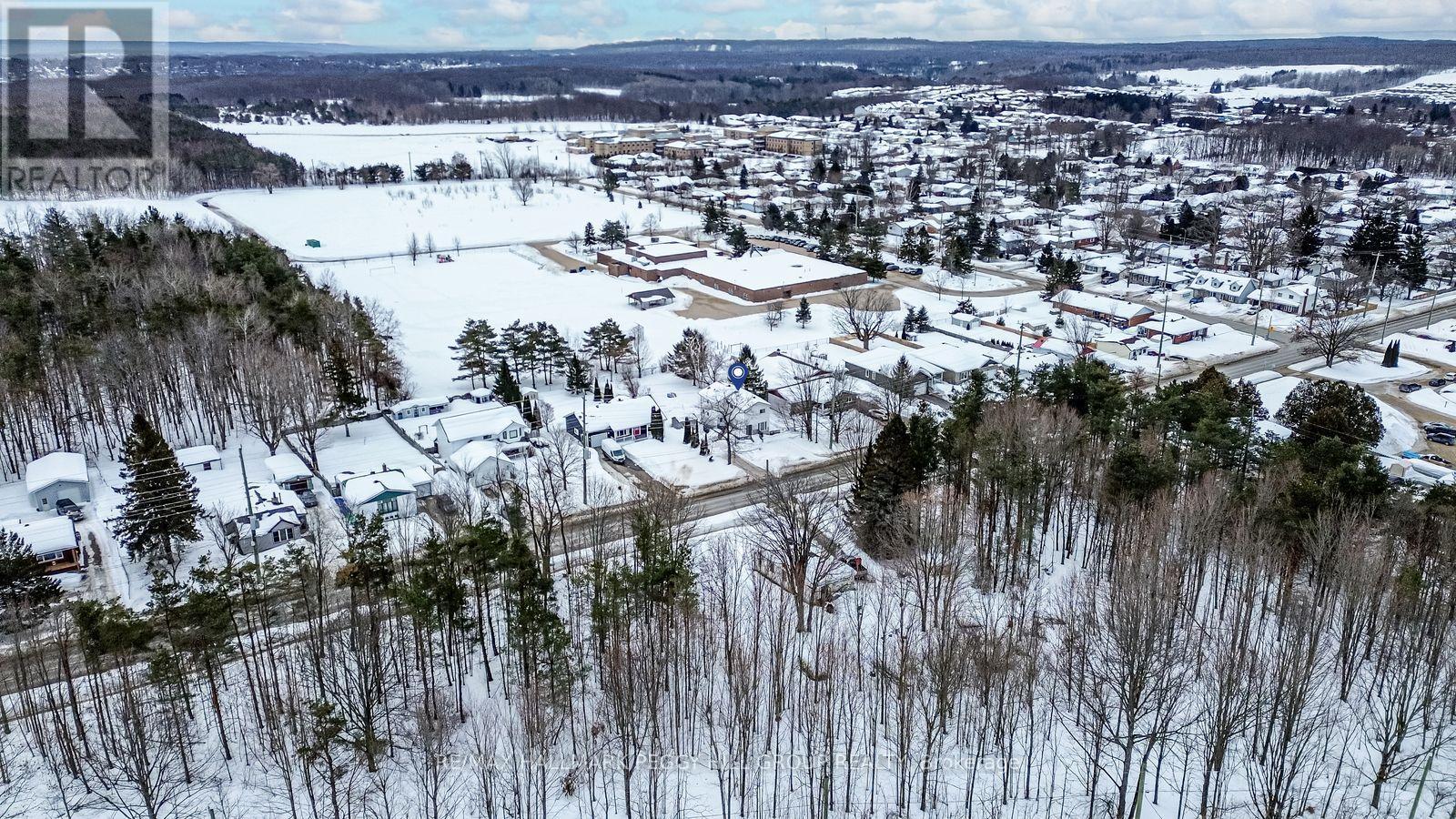 2 - 126 Robert Street E, Penetanguishene, Ontario  L9M 1J2 - Photo 16 - S12940164