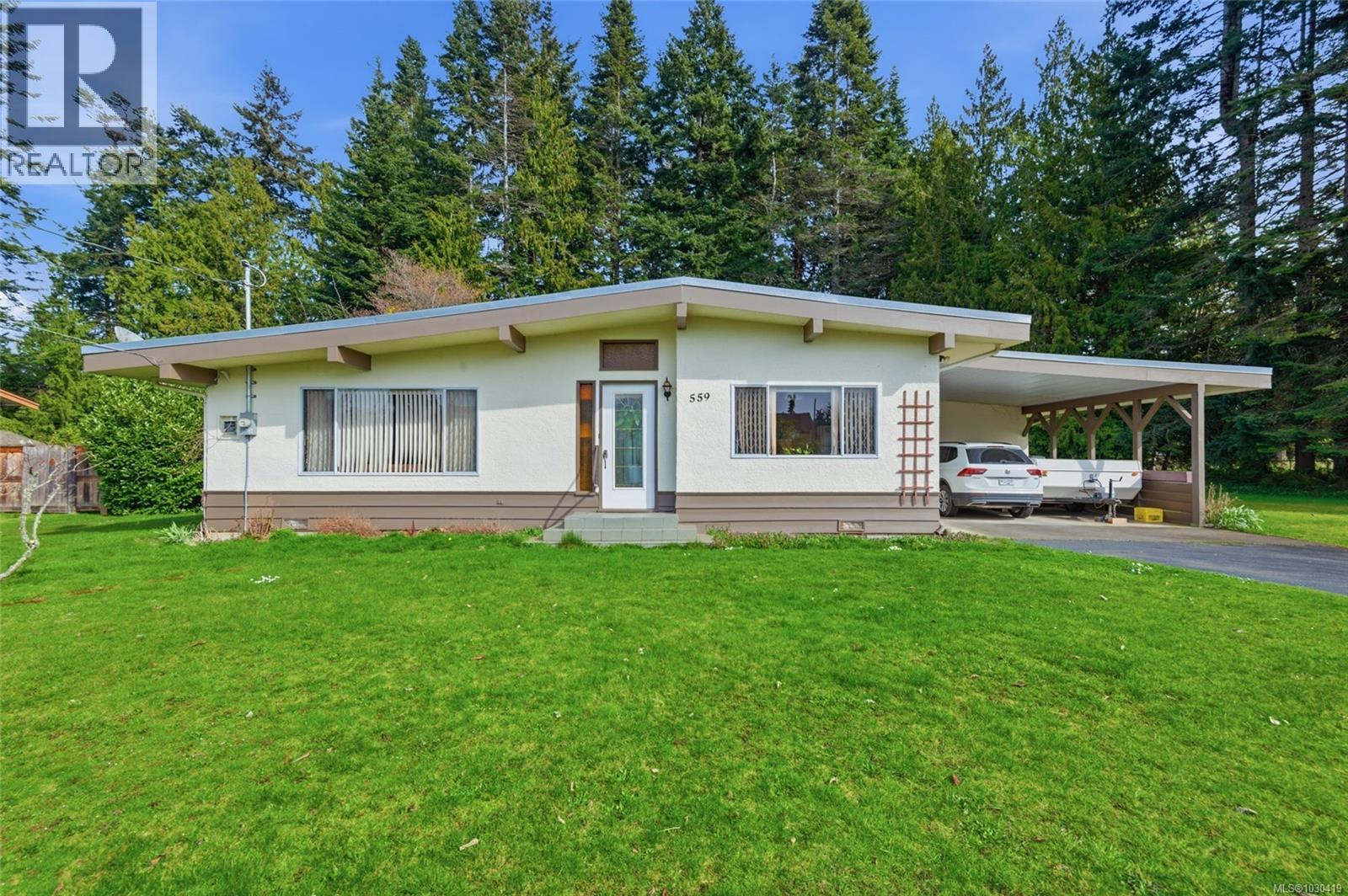 559 Johnstone Rd, Parksville, British Columbia