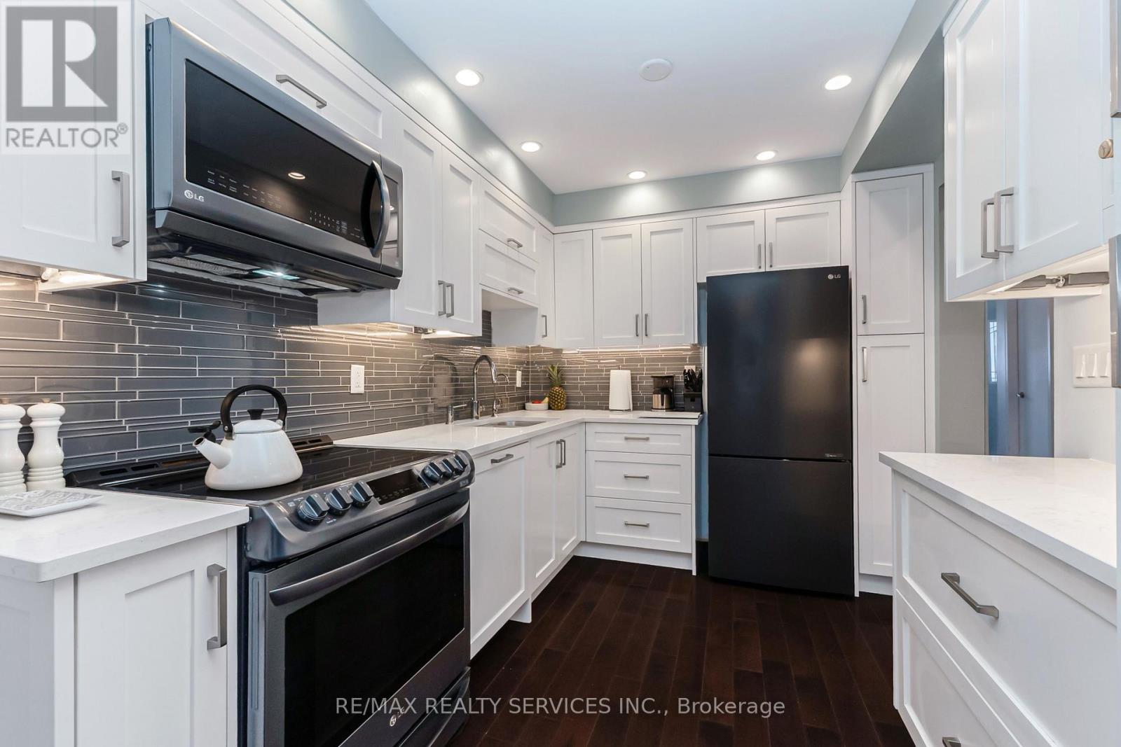 4 Scribner Court, Brampton, Ontario  L6Z 2N1 - Photo 15 - W12940156