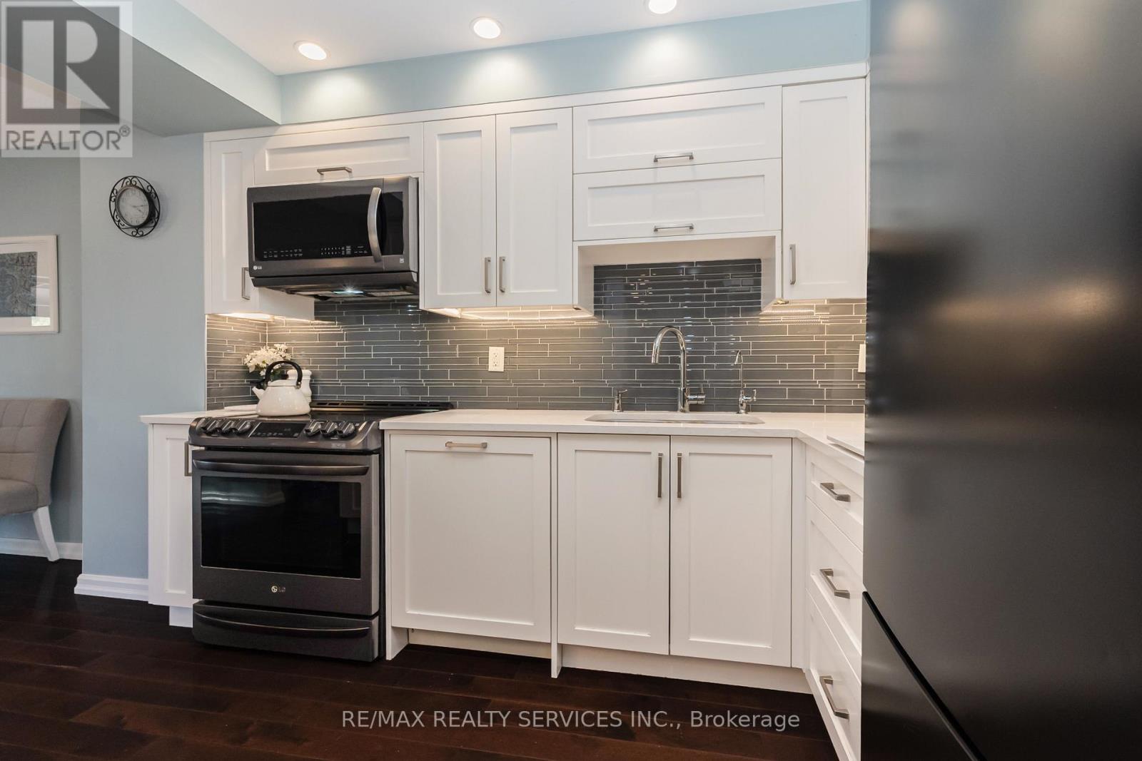 4 Scribner Court, Brampton, Ontario  L6Z 2N1 - Photo 16 - W12940156