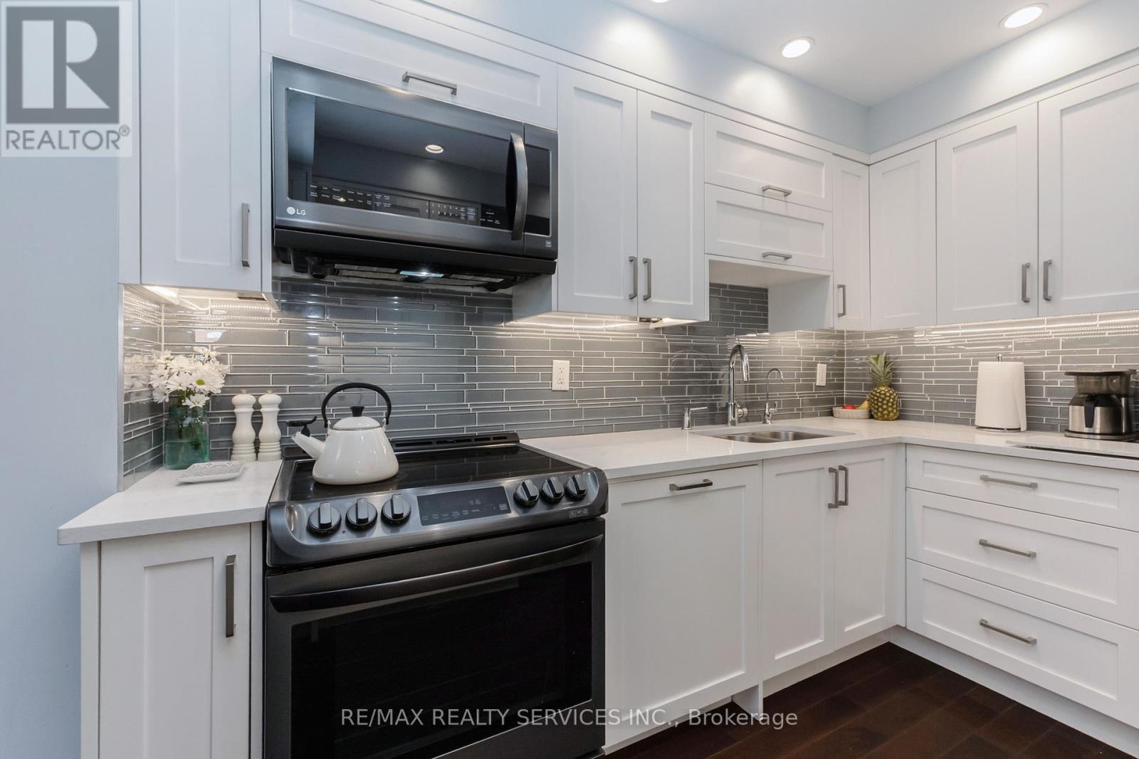 4 Scribner Court, Brampton, Ontario  L6Z 2N1 - Photo 18 - W12940156