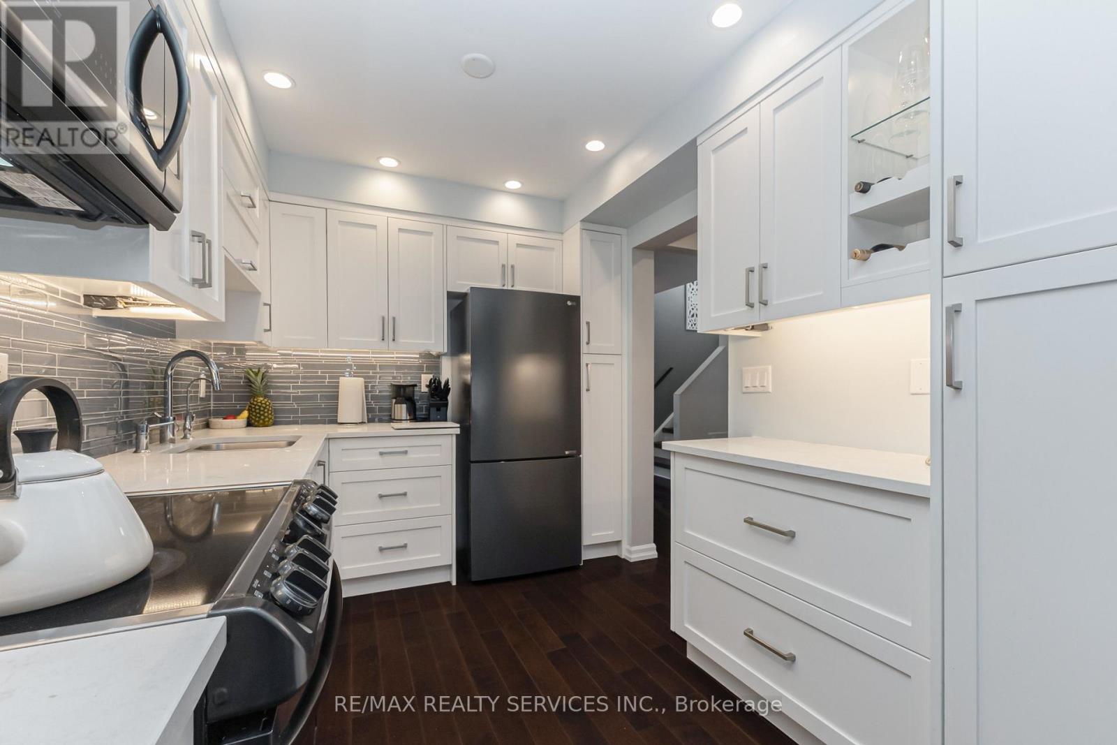 4 Scribner Court, Brampton, Ontario  L6Z 2N1 - Photo 19 - W12940156